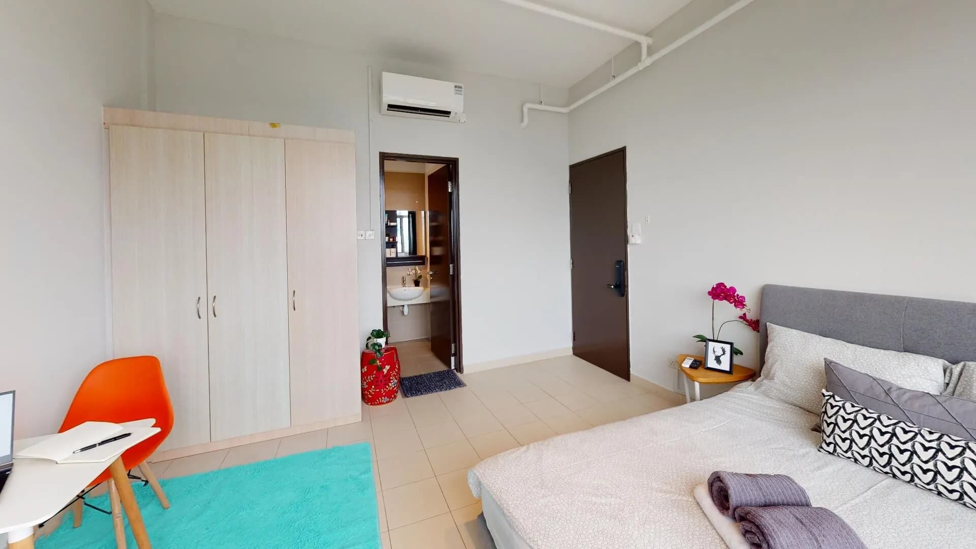 Queen Large Suite at Coliwoo Boon Lay