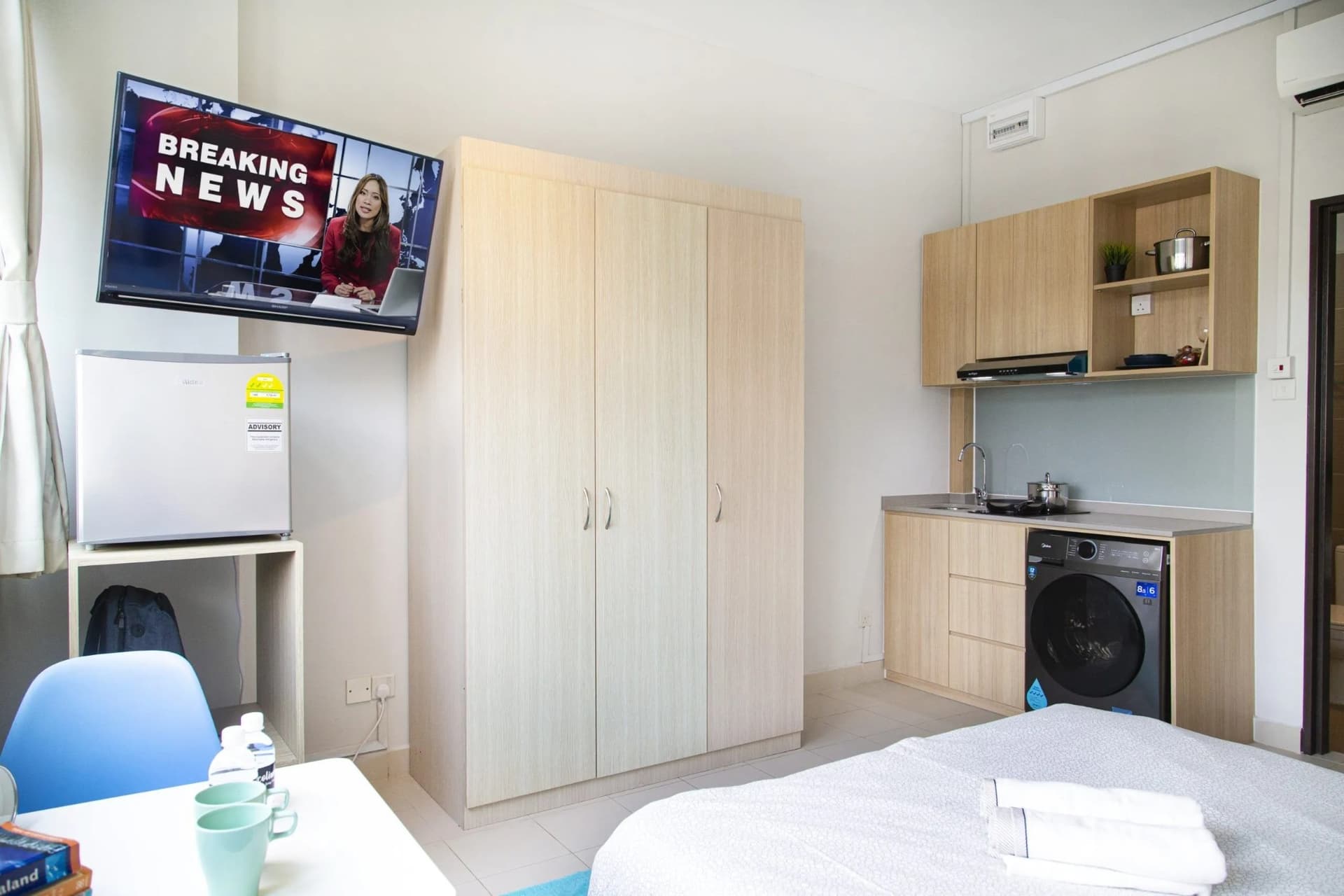 Premium Queen Studio at Coliwoo Boon Lay