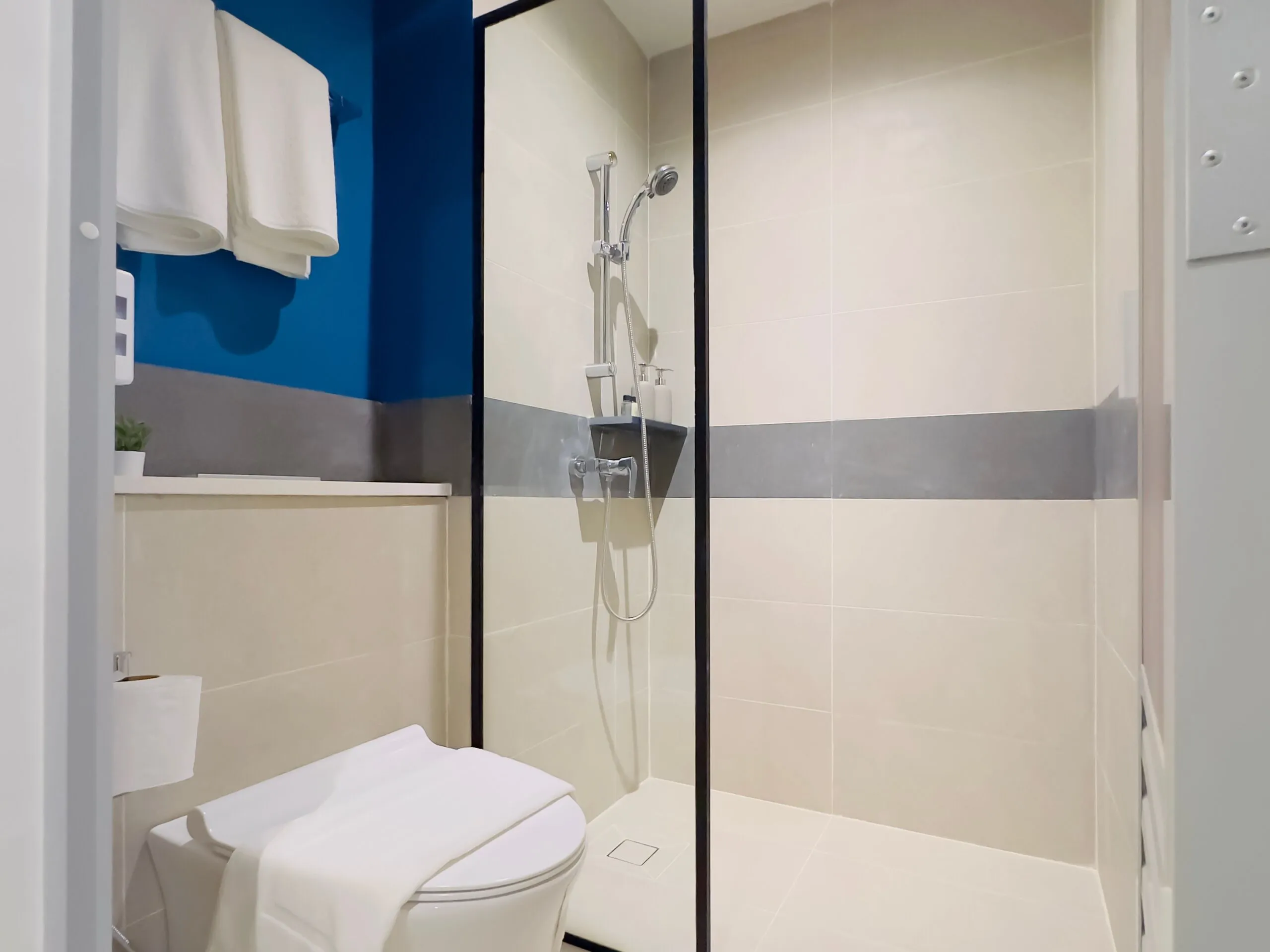 Studio at Coliwoo Hotel Pasir Panjang in D5, Singapore - Photo 3