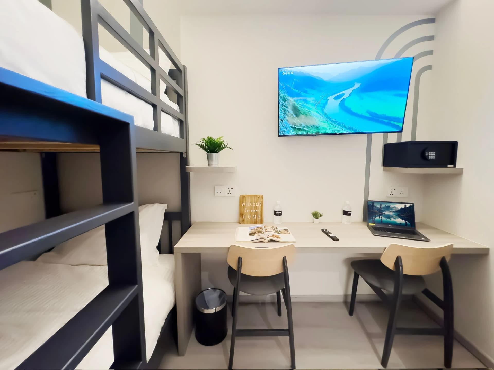 Studio at Coliwoo Hotel Pasir Panjang in D5, Singapore - Photo 4