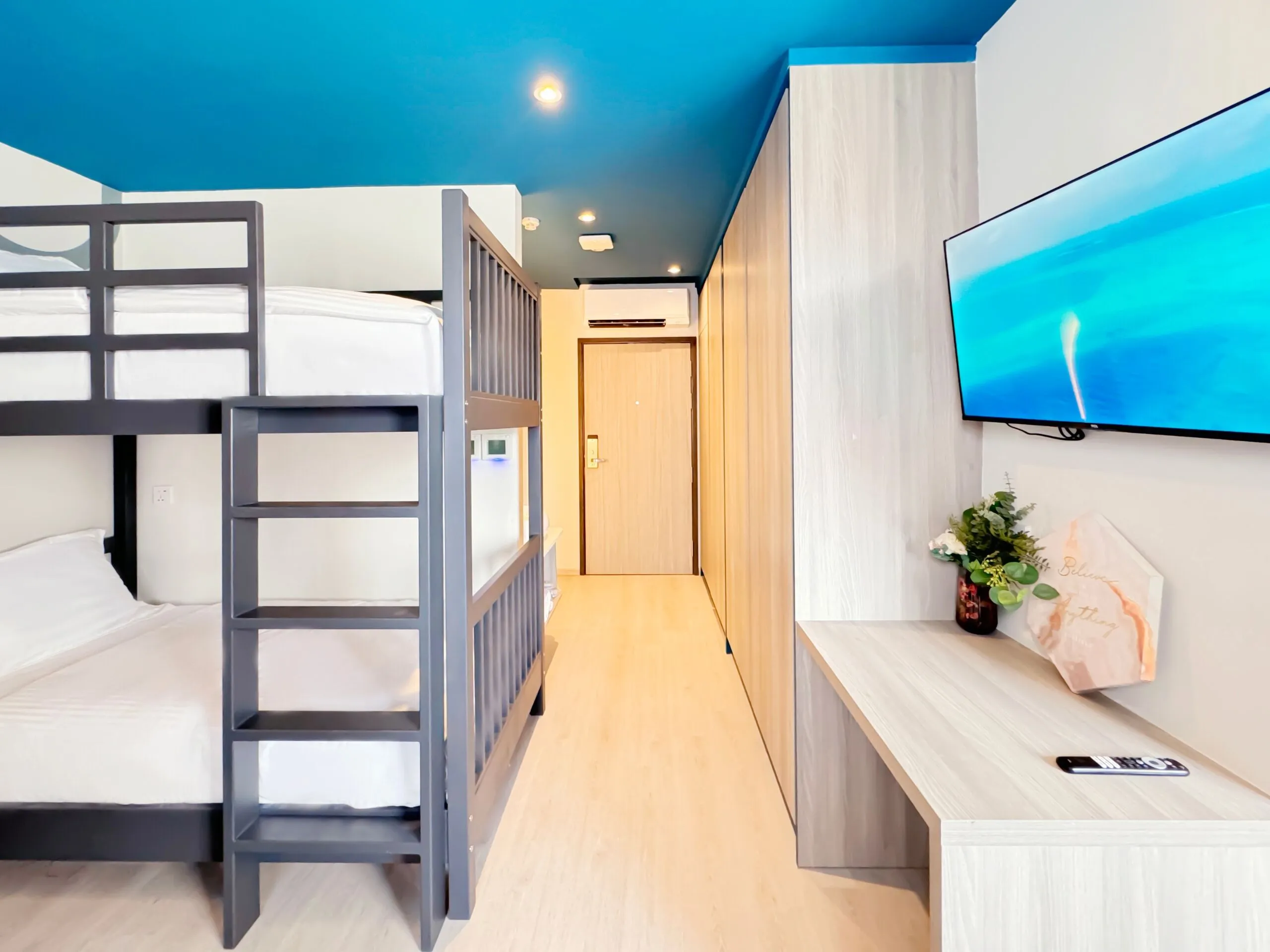 Premier Quad Studio at Coliwoo Hotel Pasir Panjang