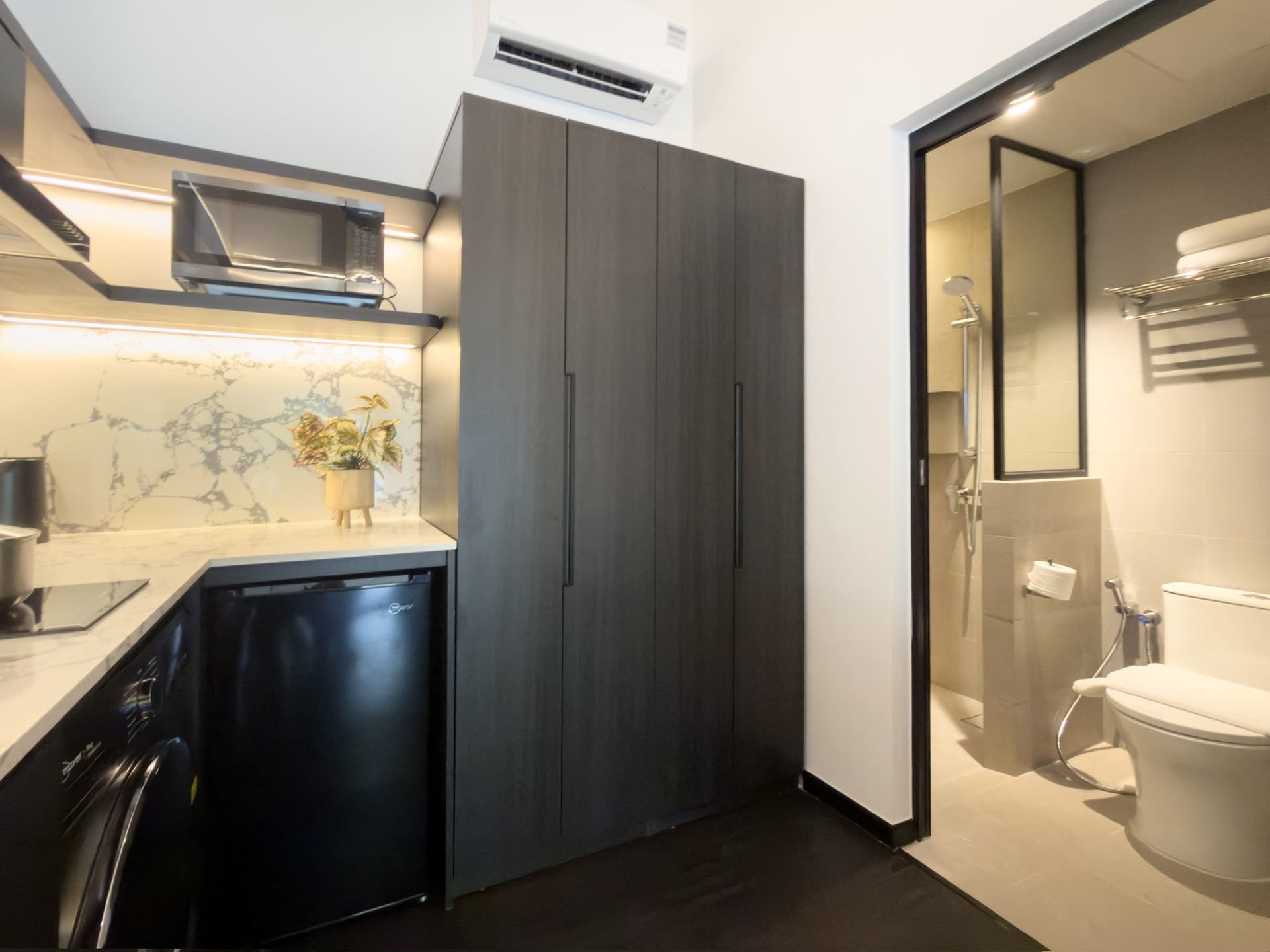 Studio at Coliwoo Resort Changi in D17, Singapore - Photo 3