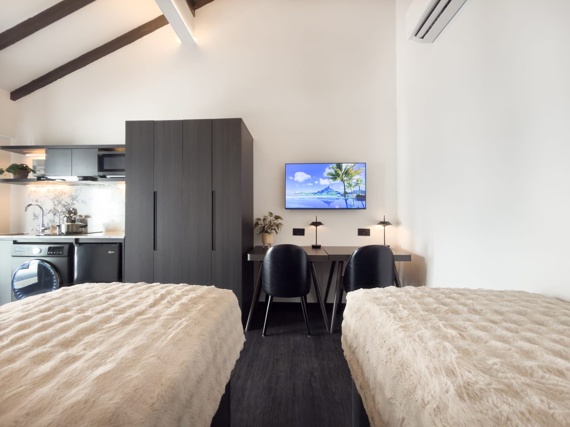 Premier Studio at Coliwoo Resort Changi