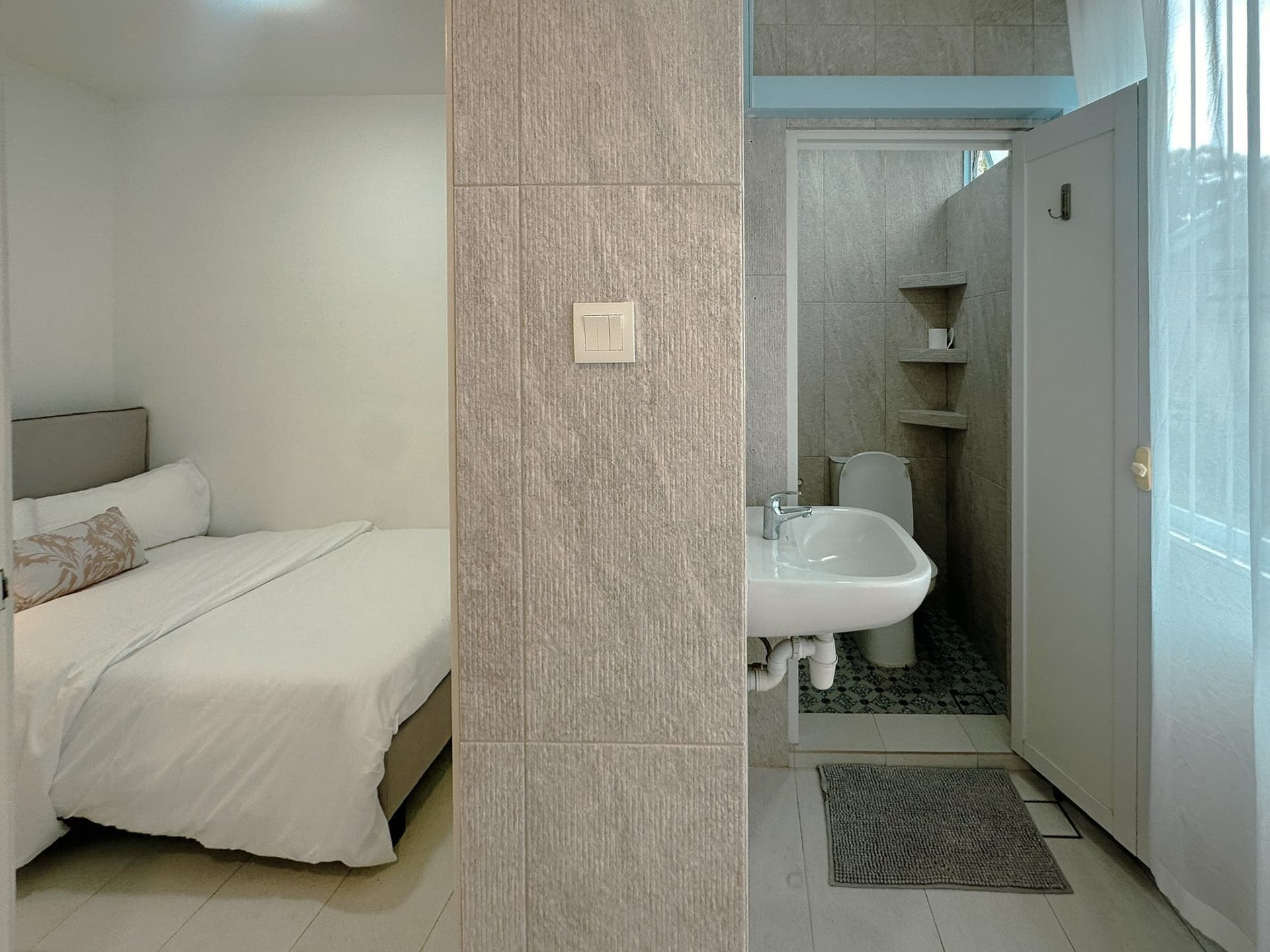 Ensuite at 3 Holland Park in D10, Singapore - Photo 3