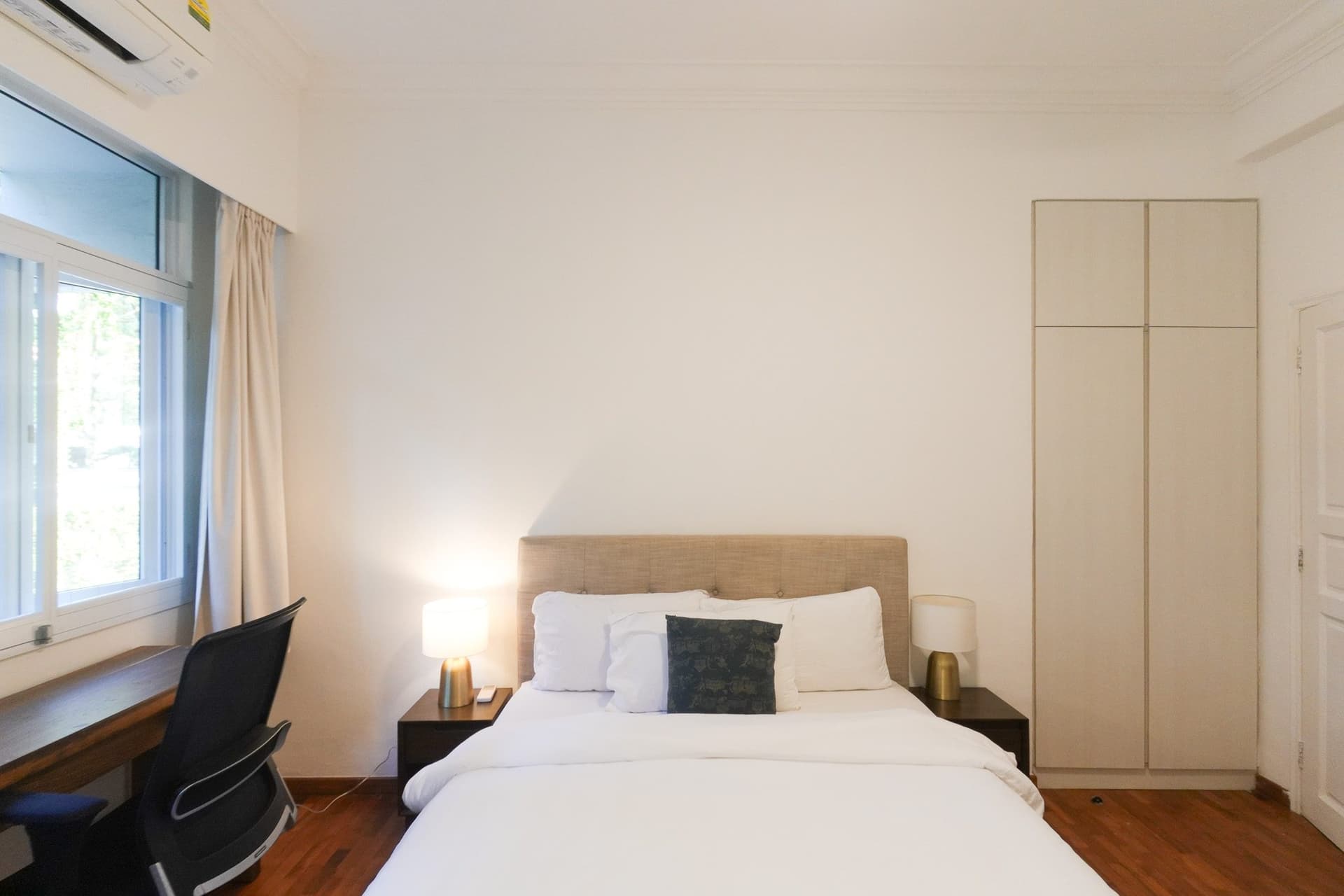3 Holland Park - Coastal - Master Suite at 3 Holland Park
