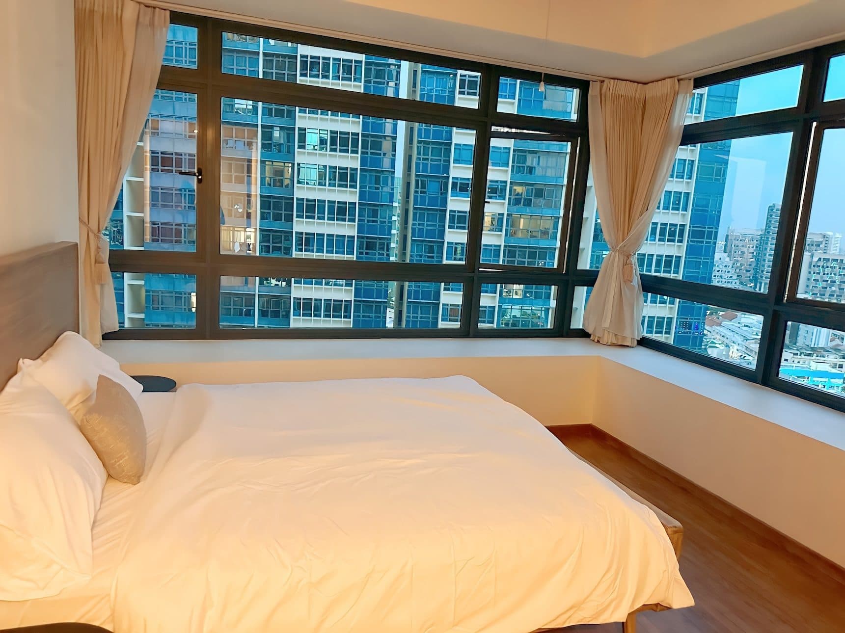 City Square Residence - Mid Century - Executive Suite at City Square Residences