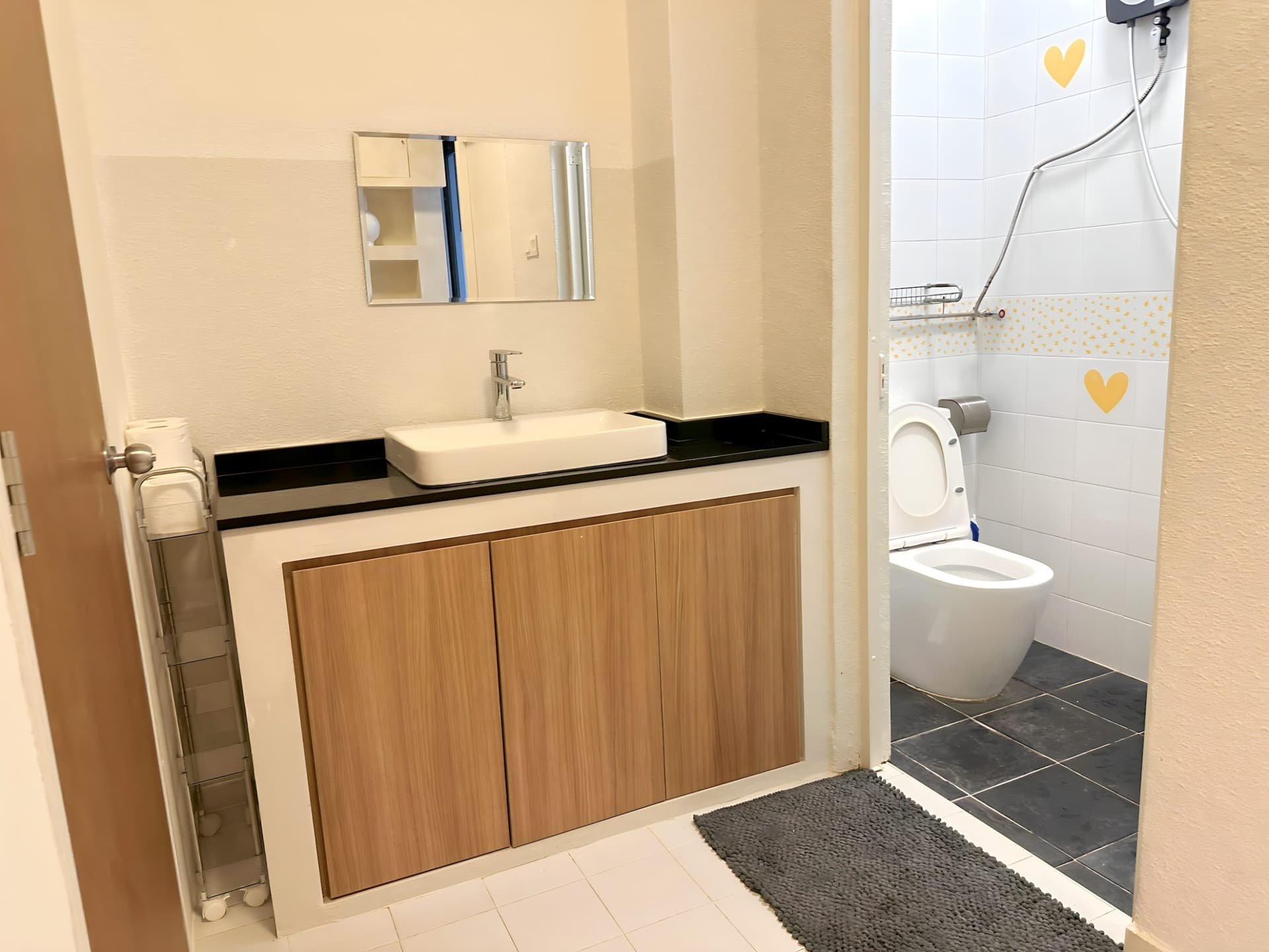 Ensuite at Hertford Mansions 20 in D08, Singapore - Photo 4