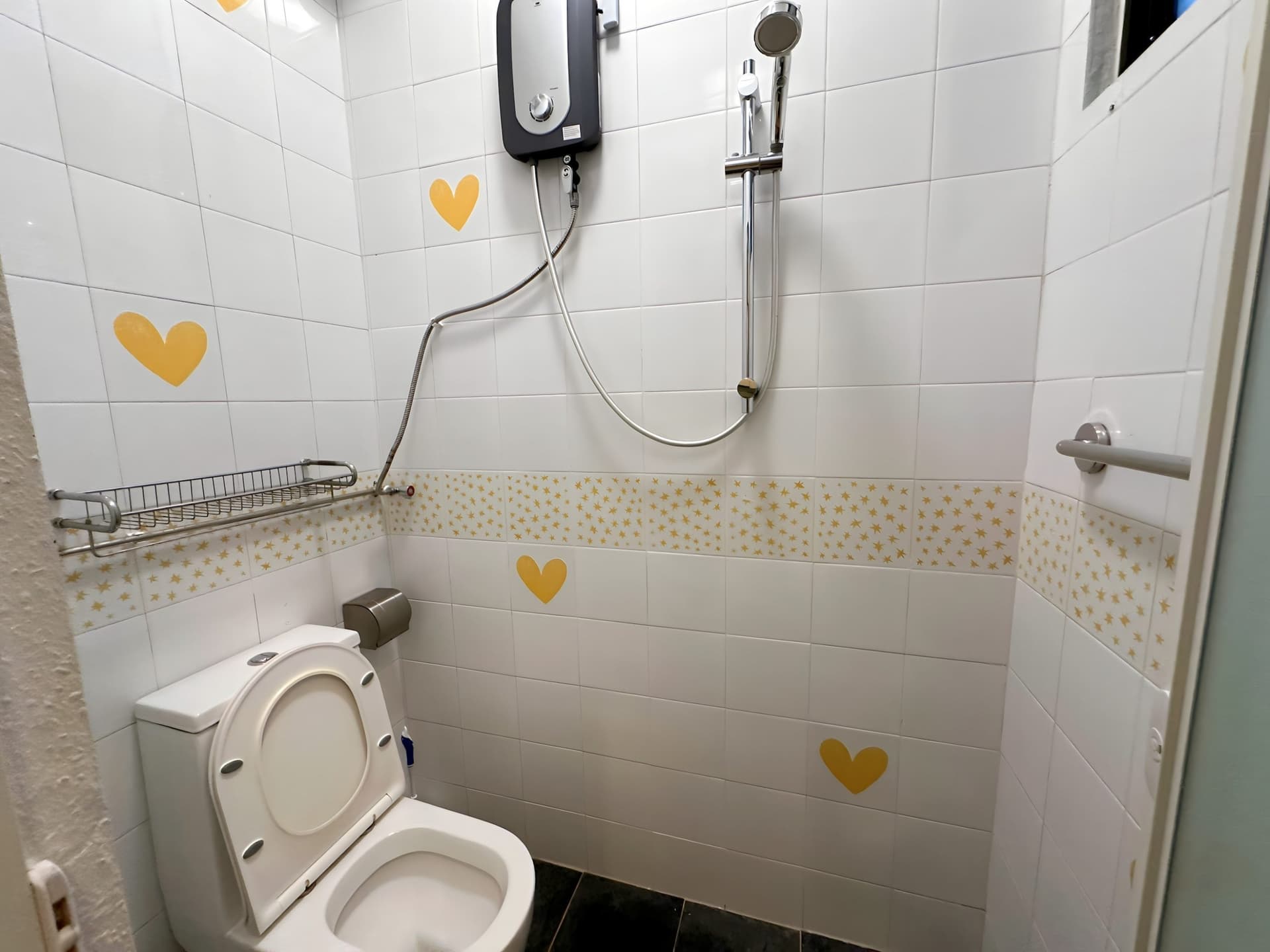 Ensuite at Hertford Mansions 20 in D08, Singapore - Photo 5