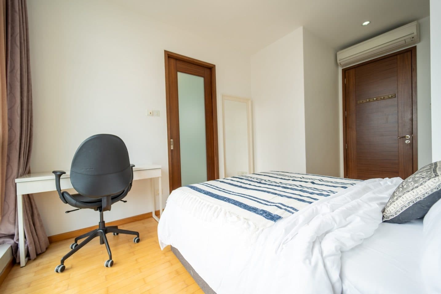 Ensuite at Mandale Heights Penthouse in D11, Singapore - Photo 4