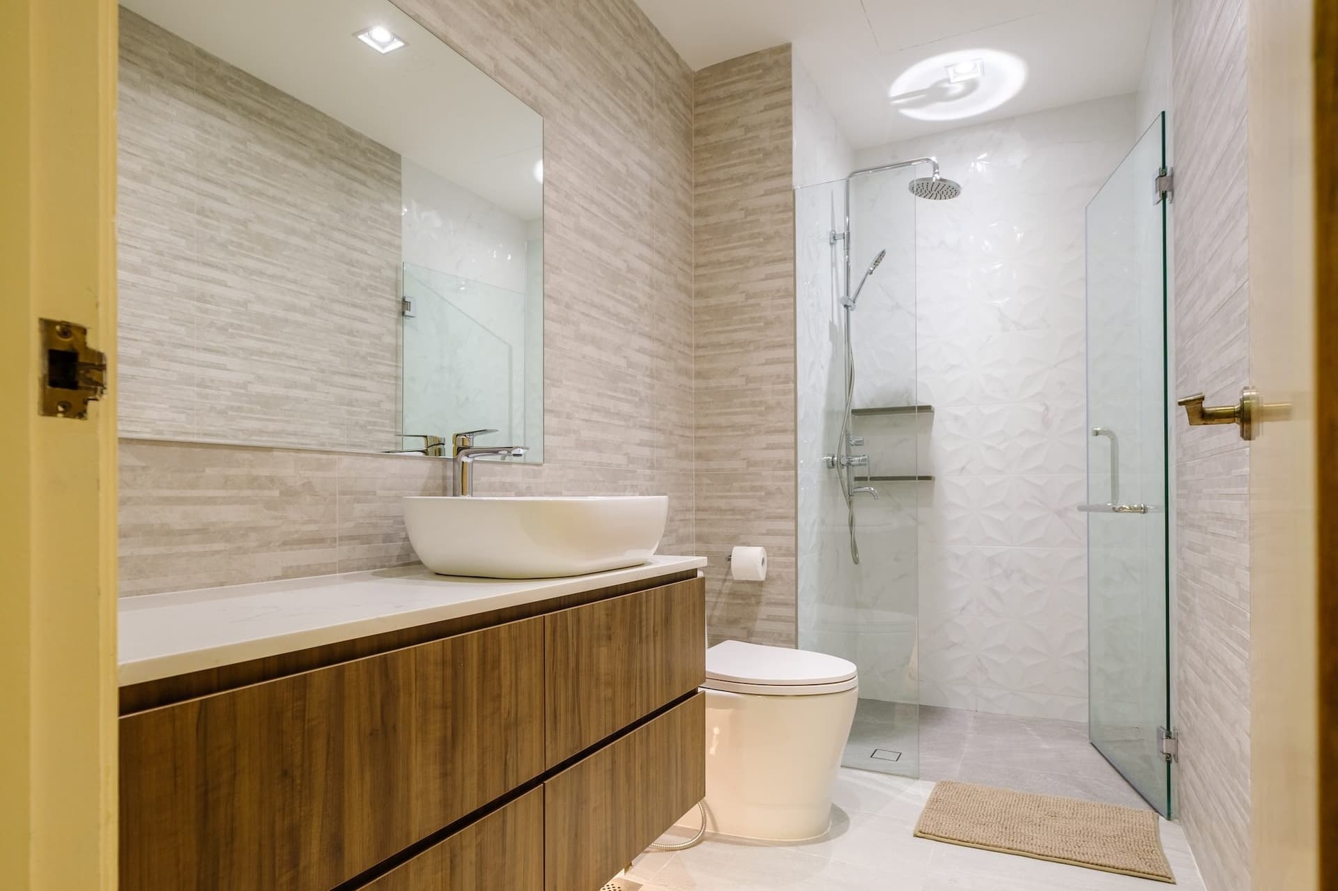 Master at Oleanas Residence in D09, Singapore - Photo 3