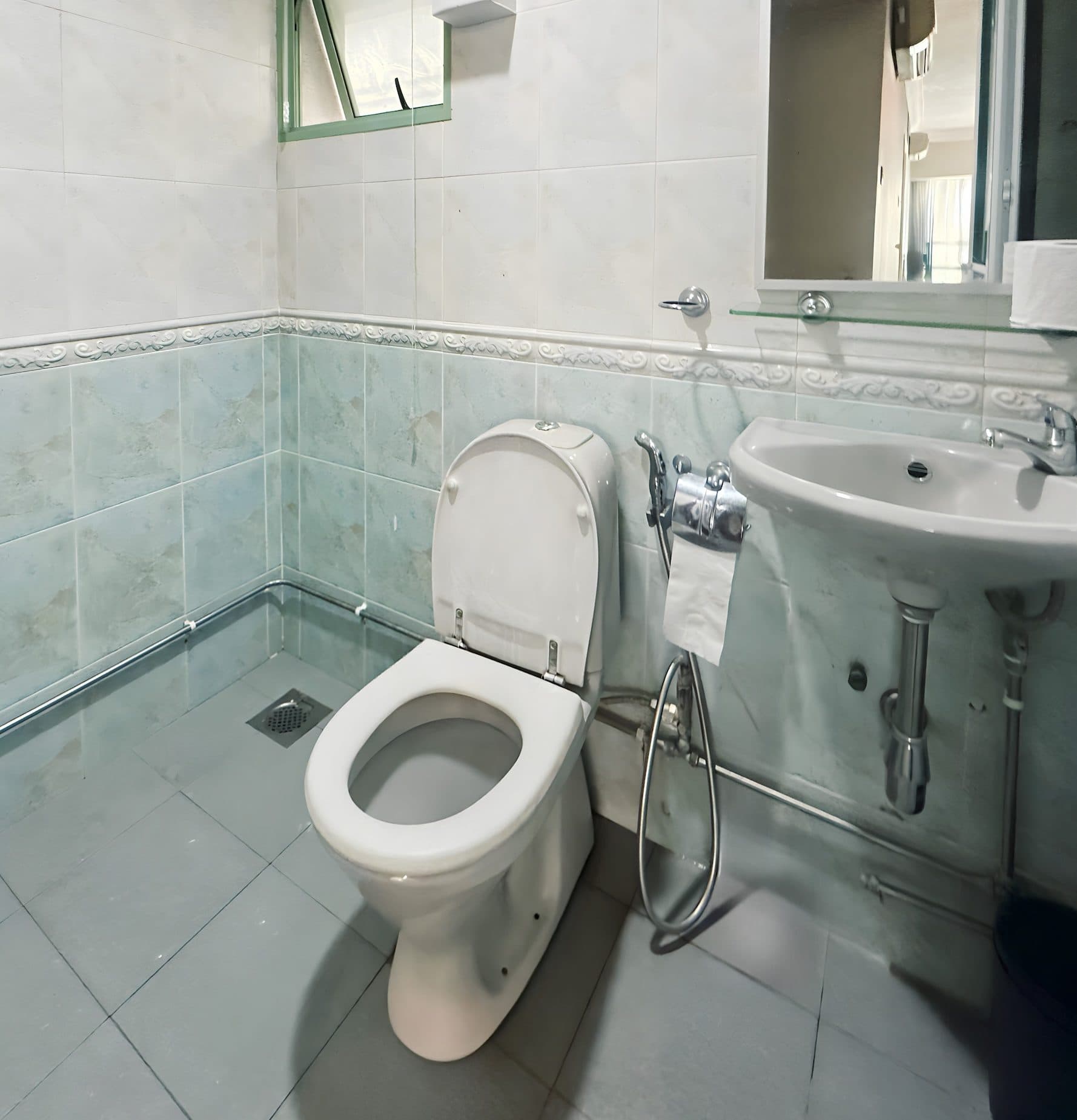 Ensuite at Sophia Crest in D09, Singapore - Photo 3