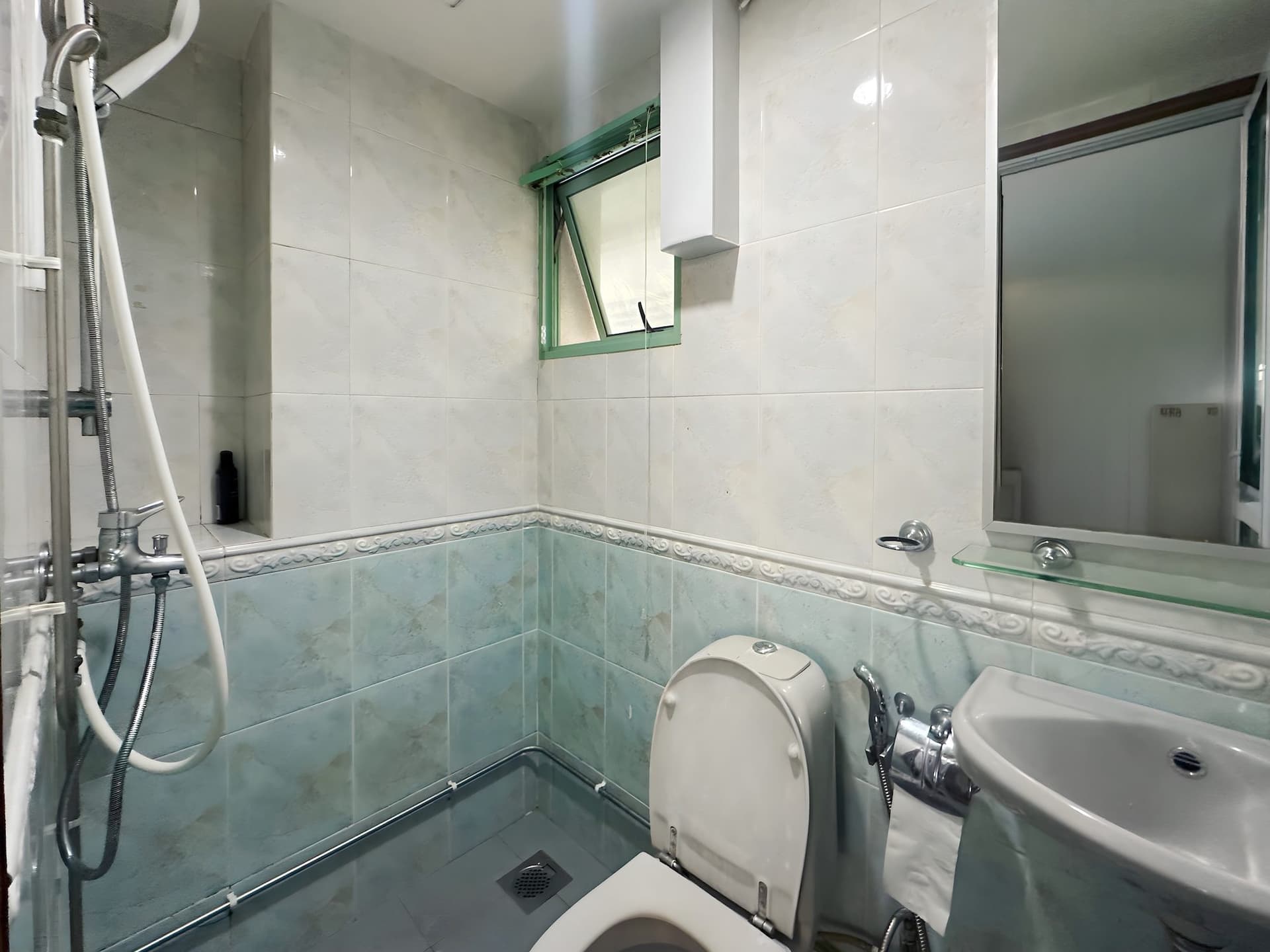 Ensuite at Sophia Crest in D09, Singapore - Photo 4