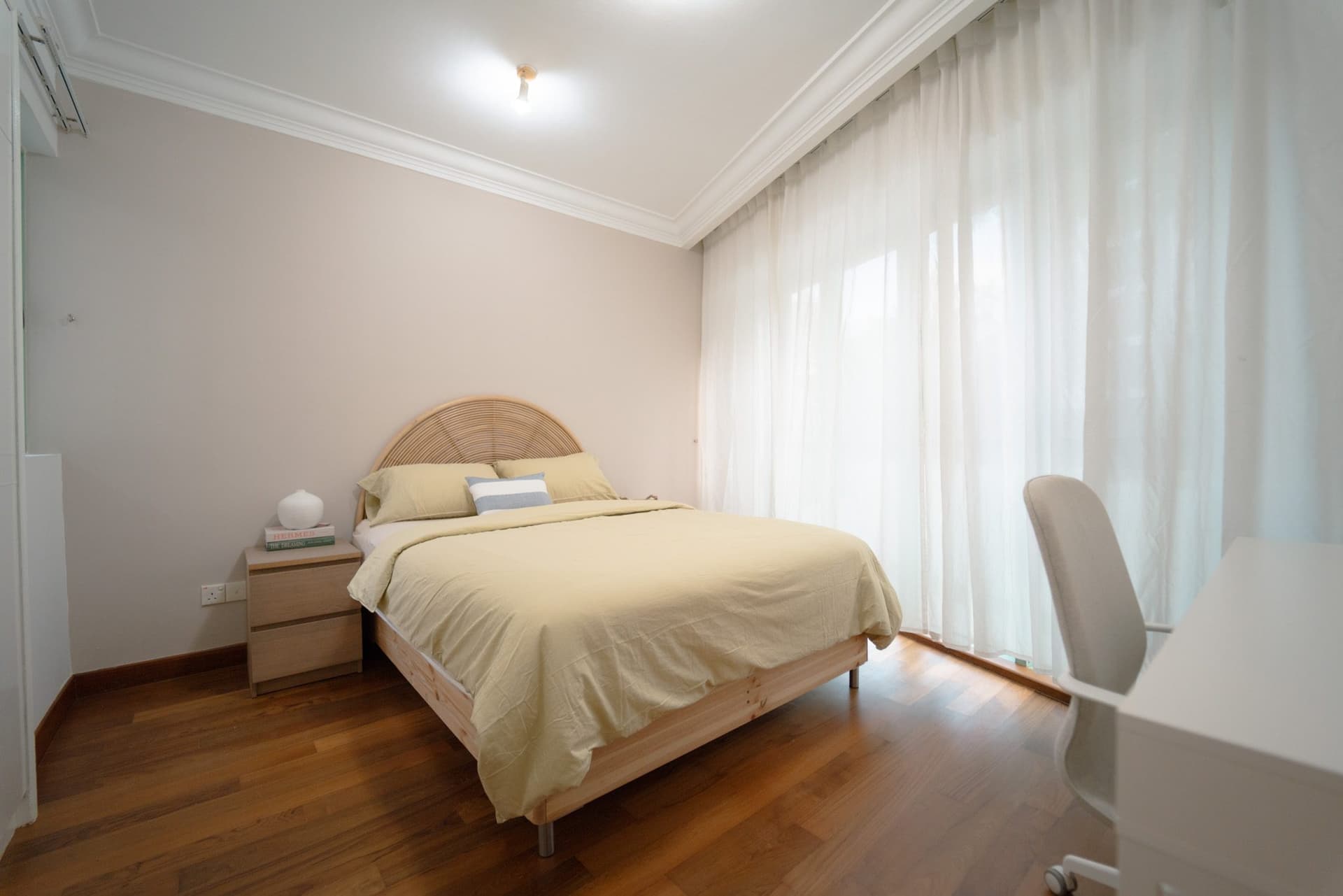 Sophia Crest - Contemporary - Deluxe Room at Sophia Crest