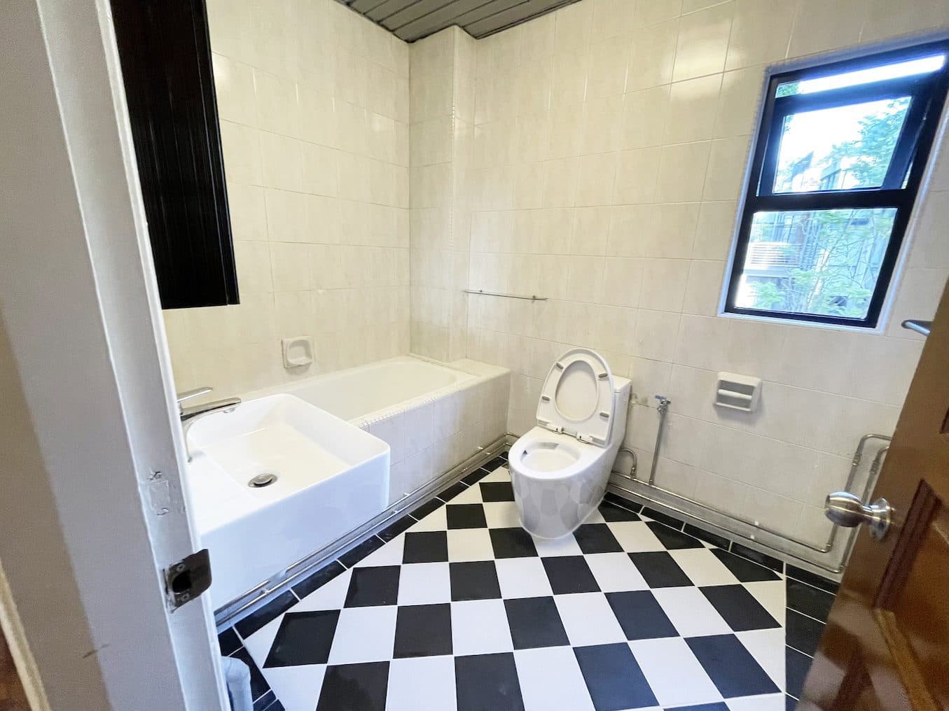 Ensuite at The Dublin House in D09, Singapore - Photo 4