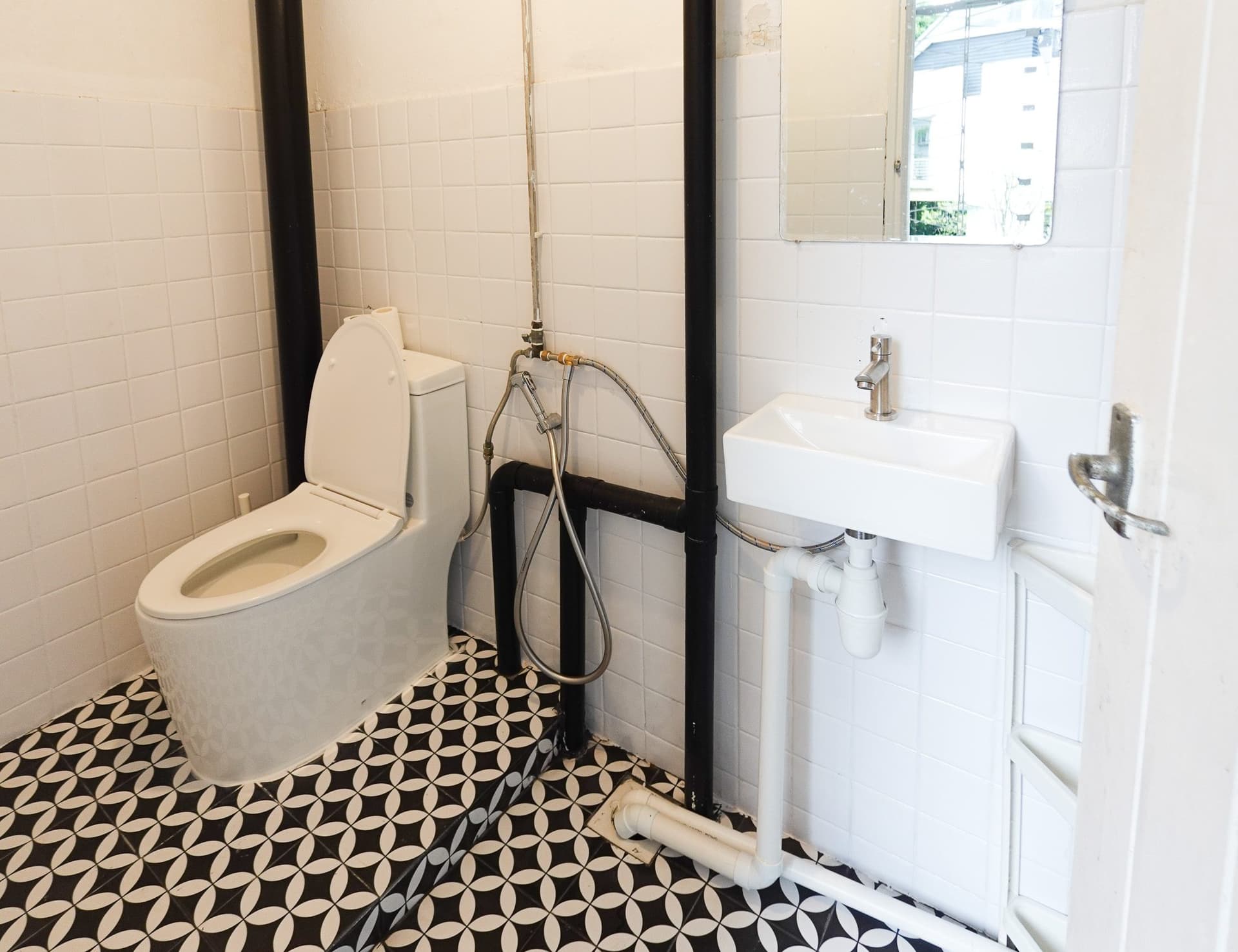 Ensuite at The Dublin House in D09, Singapore - Photo 5