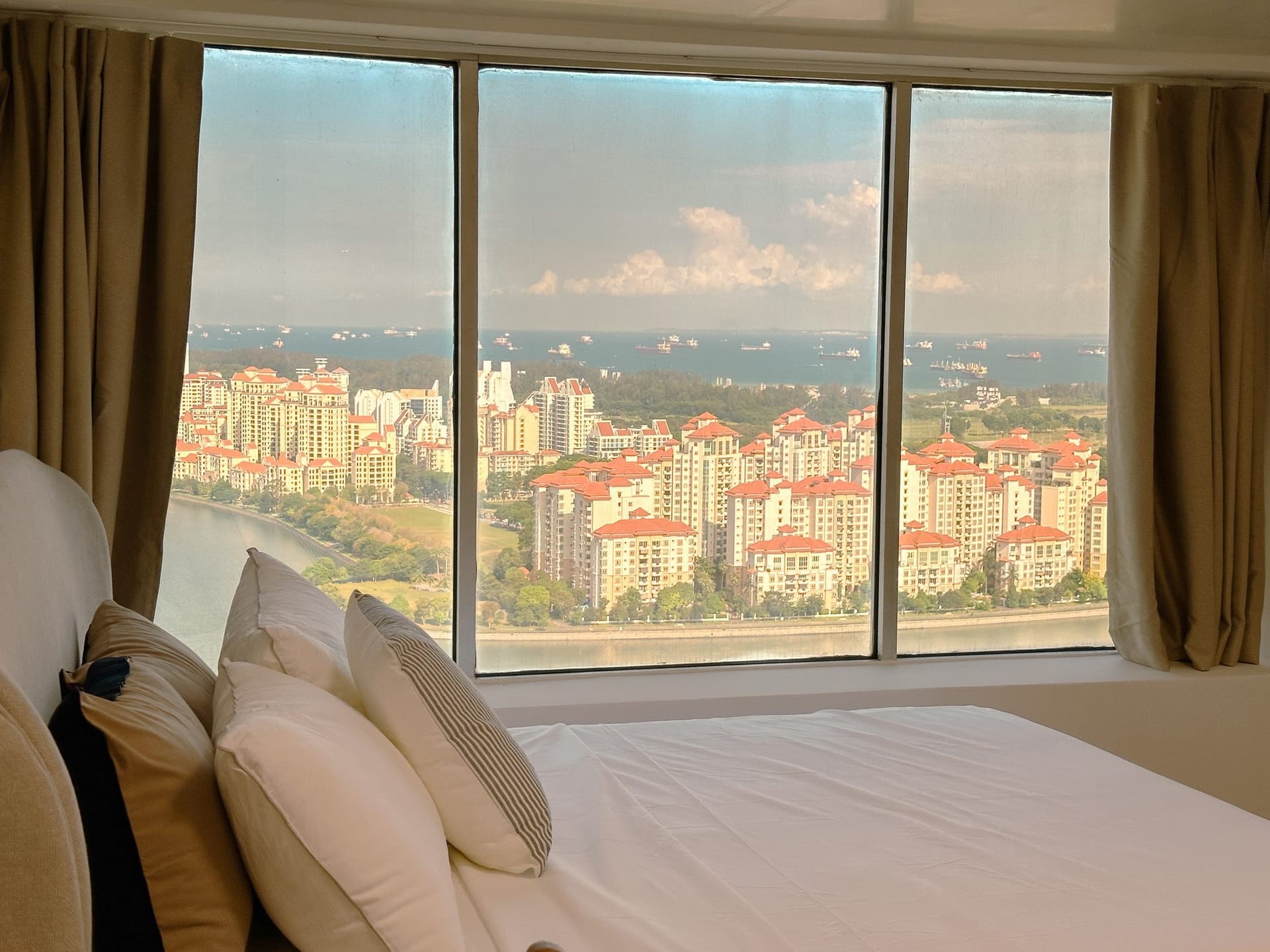 The Plaza - Grand Skyline - Master Suite at The Plaza