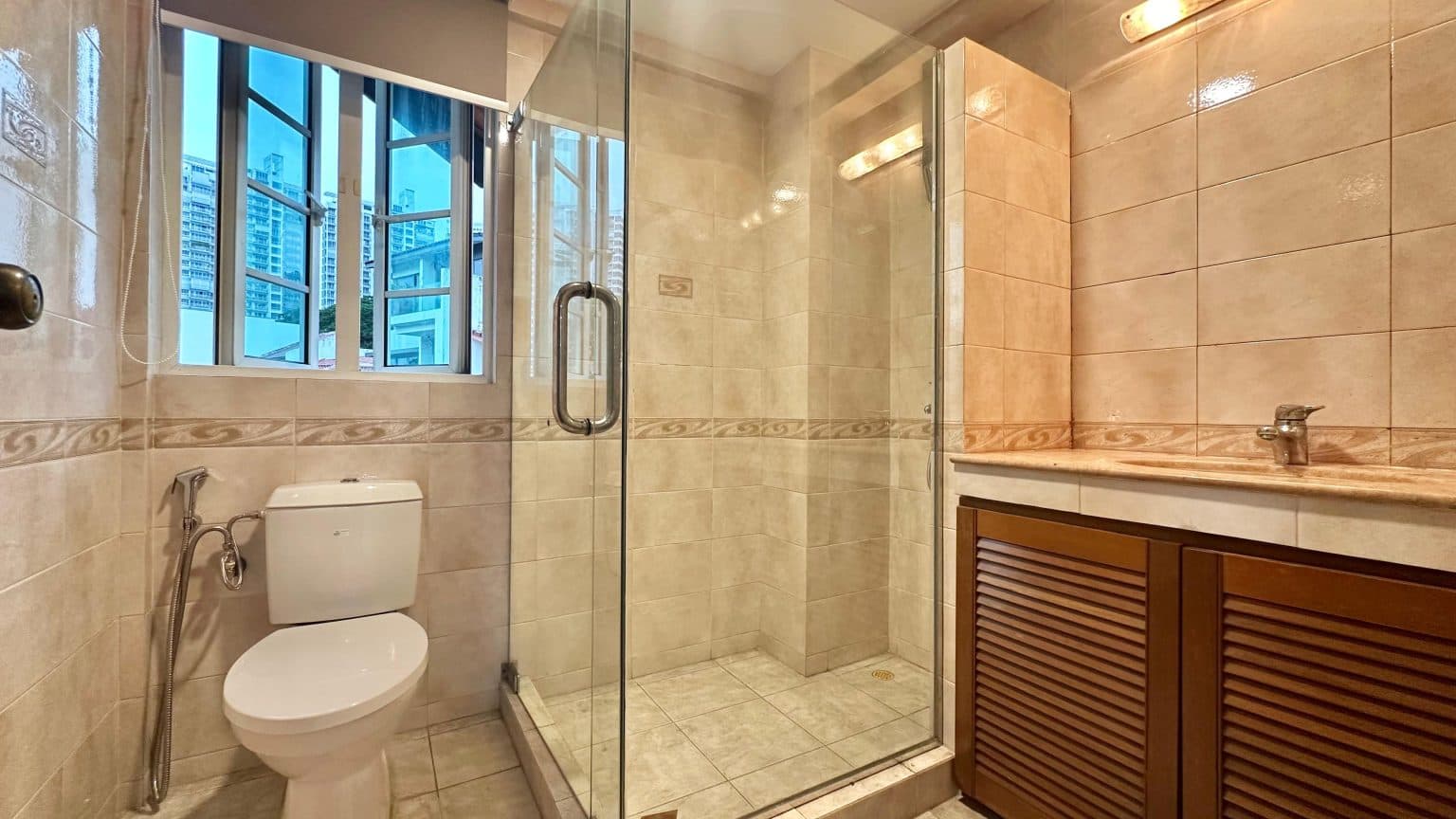 Ensuite at 1 TAMAN MAS MERAH in D05, Singapore - Photo 4