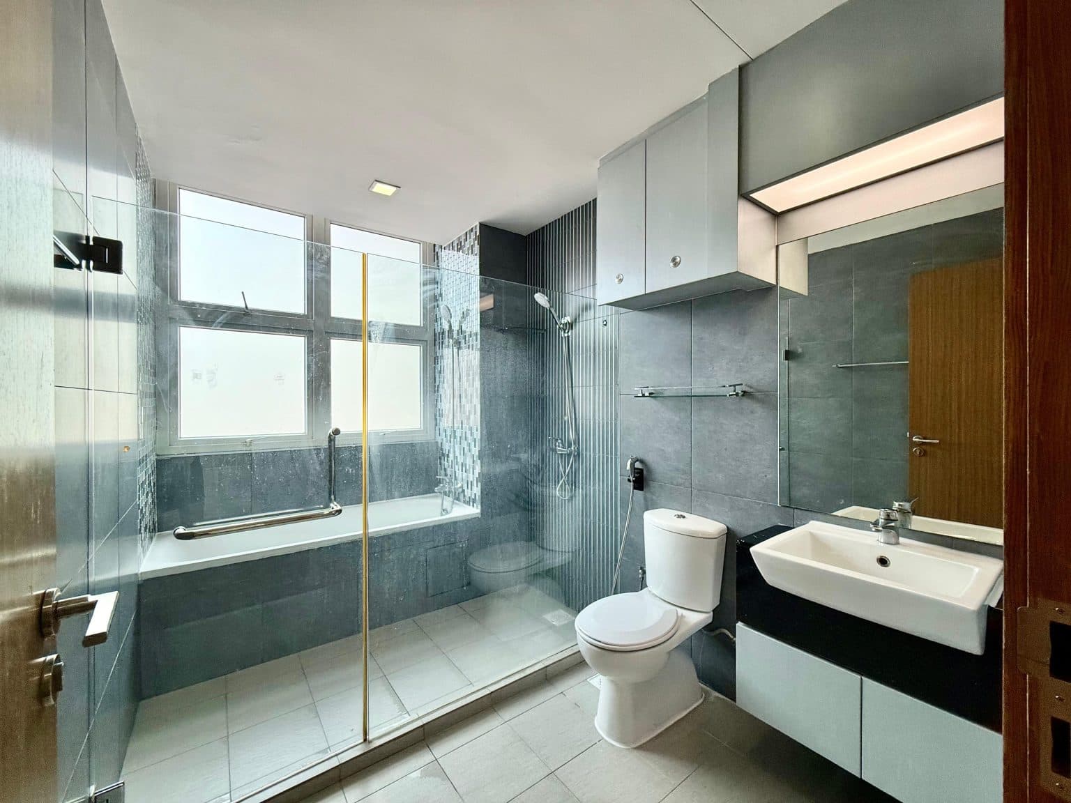 Ensuite at 109H HIGHLAND ROAD in D19, Singapore - Photo 3