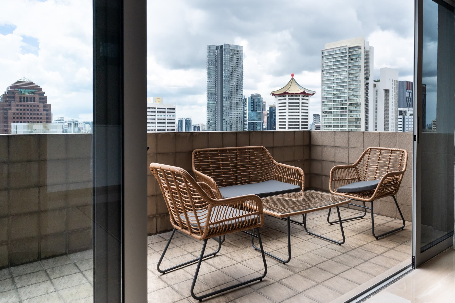Ensuite at 12 Mount Elizabeth, 23-01 Elizabeth Tower Singapore 228511 in D07, Singapore - Photo 2
