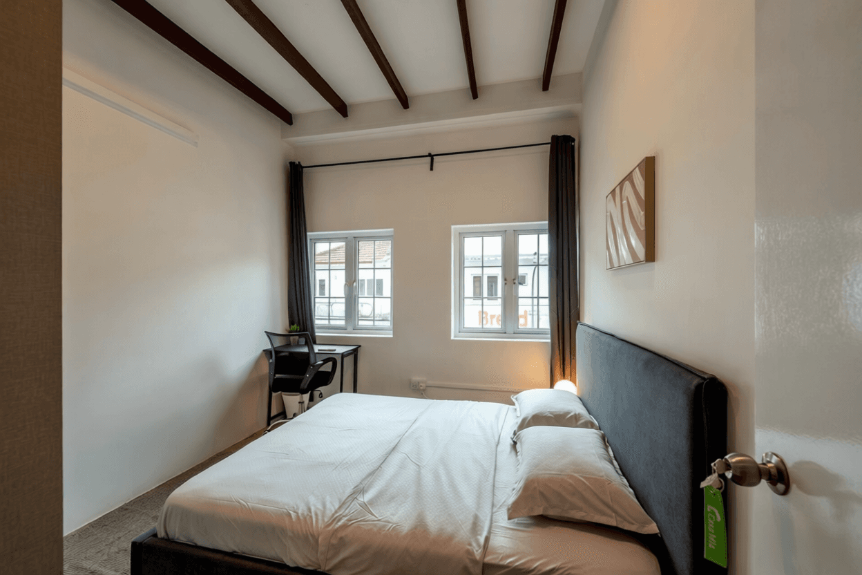 Standard Room at 12 Sixth Avenue