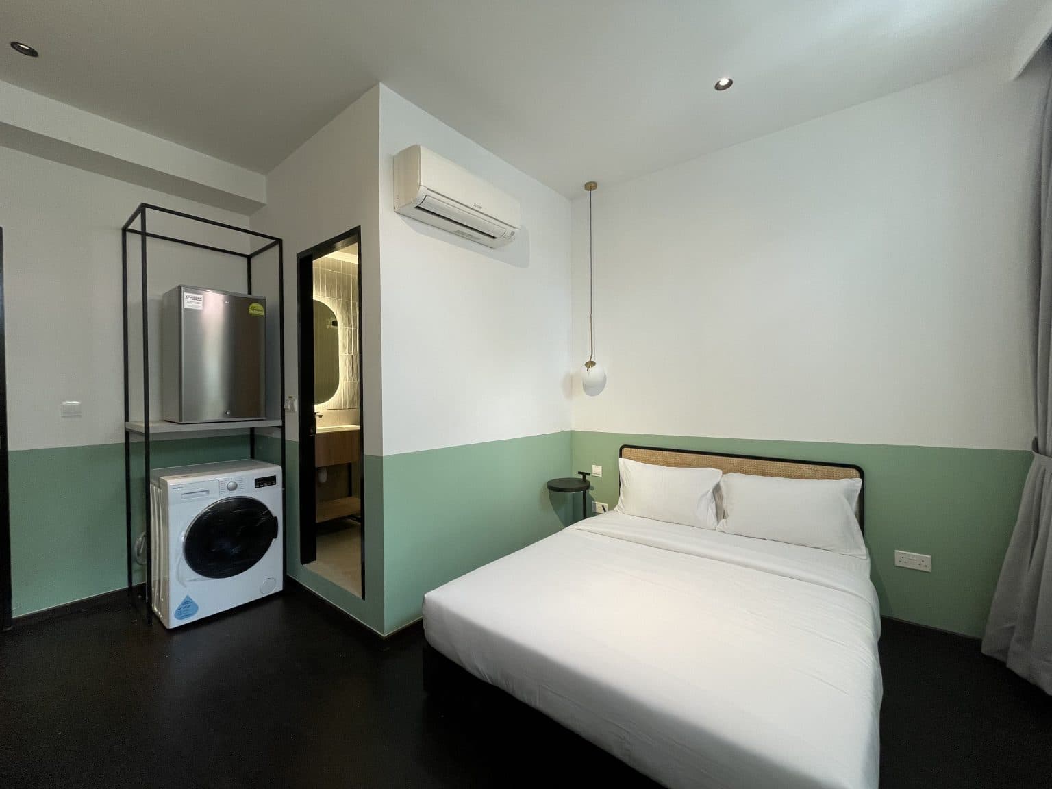 Ensuite at 138 JALAN BESAR in D08, Singapore - Photo 3