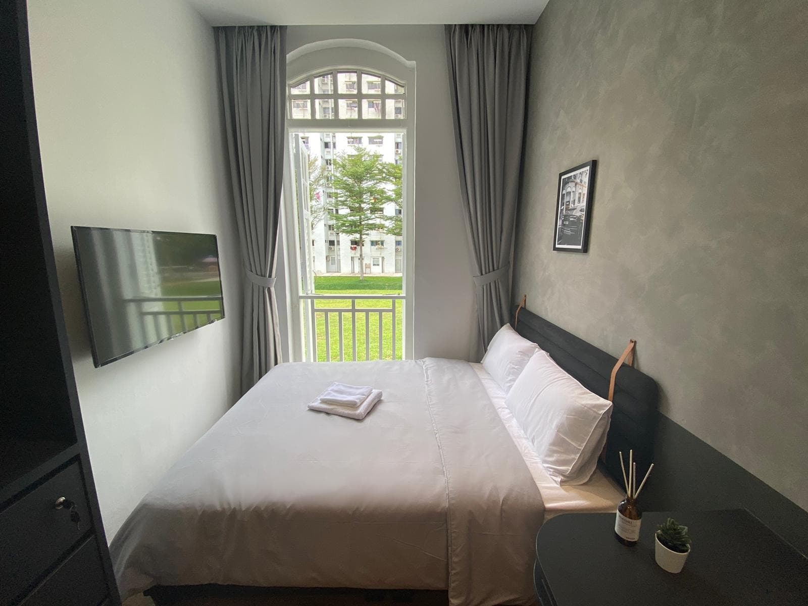 Ensuite at 144 OWEN in D08, Singapore - Photo 2