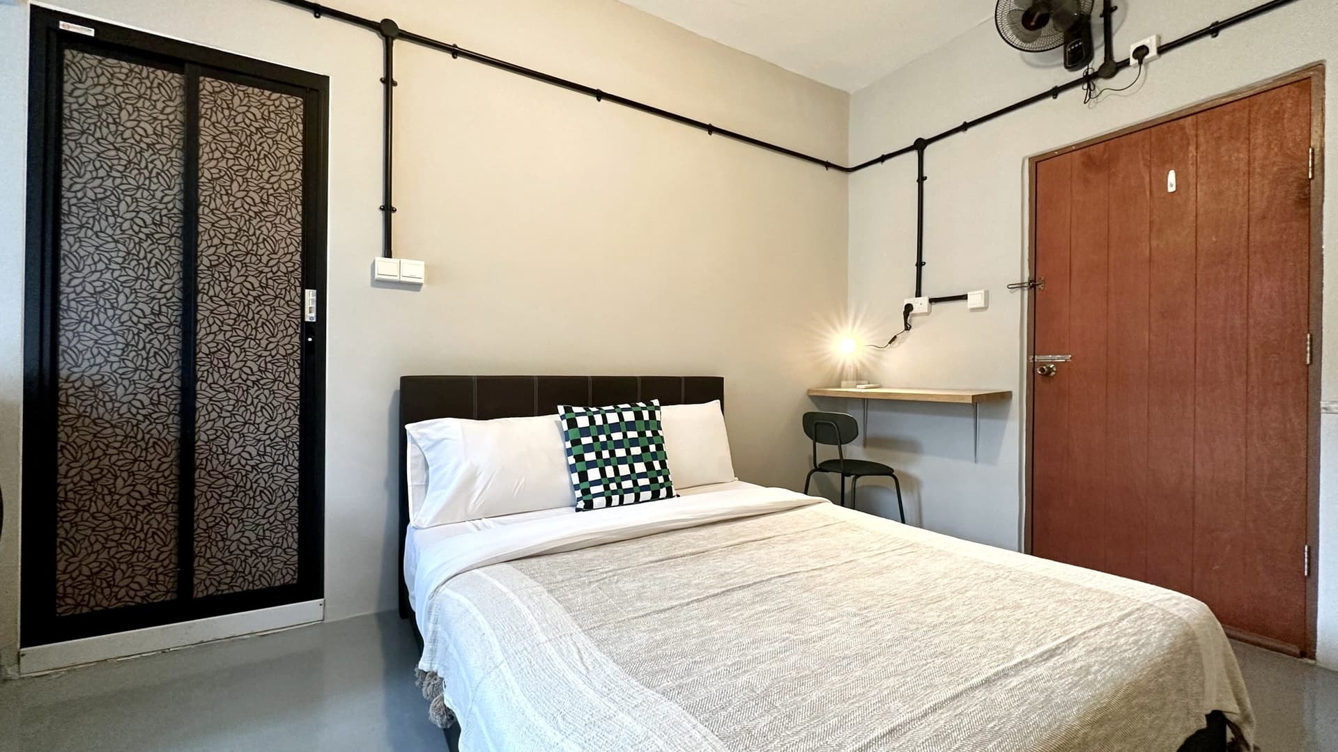 Ensuite at 148B PASIR PANJANG in D05, Singapore - Photo 3