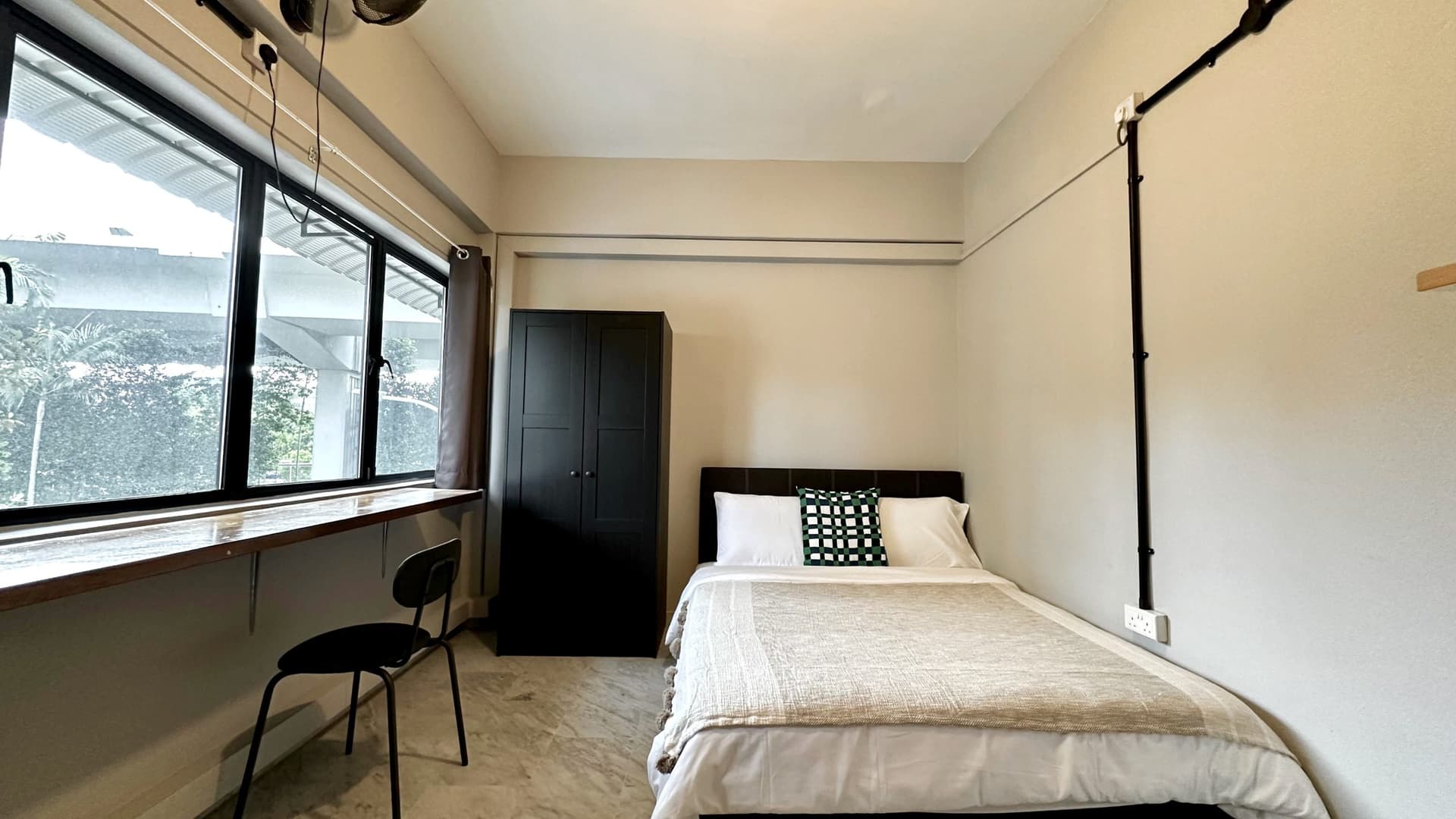 Ensuite at 148B PASIR PANJANG in D05, Singapore - Photo 4