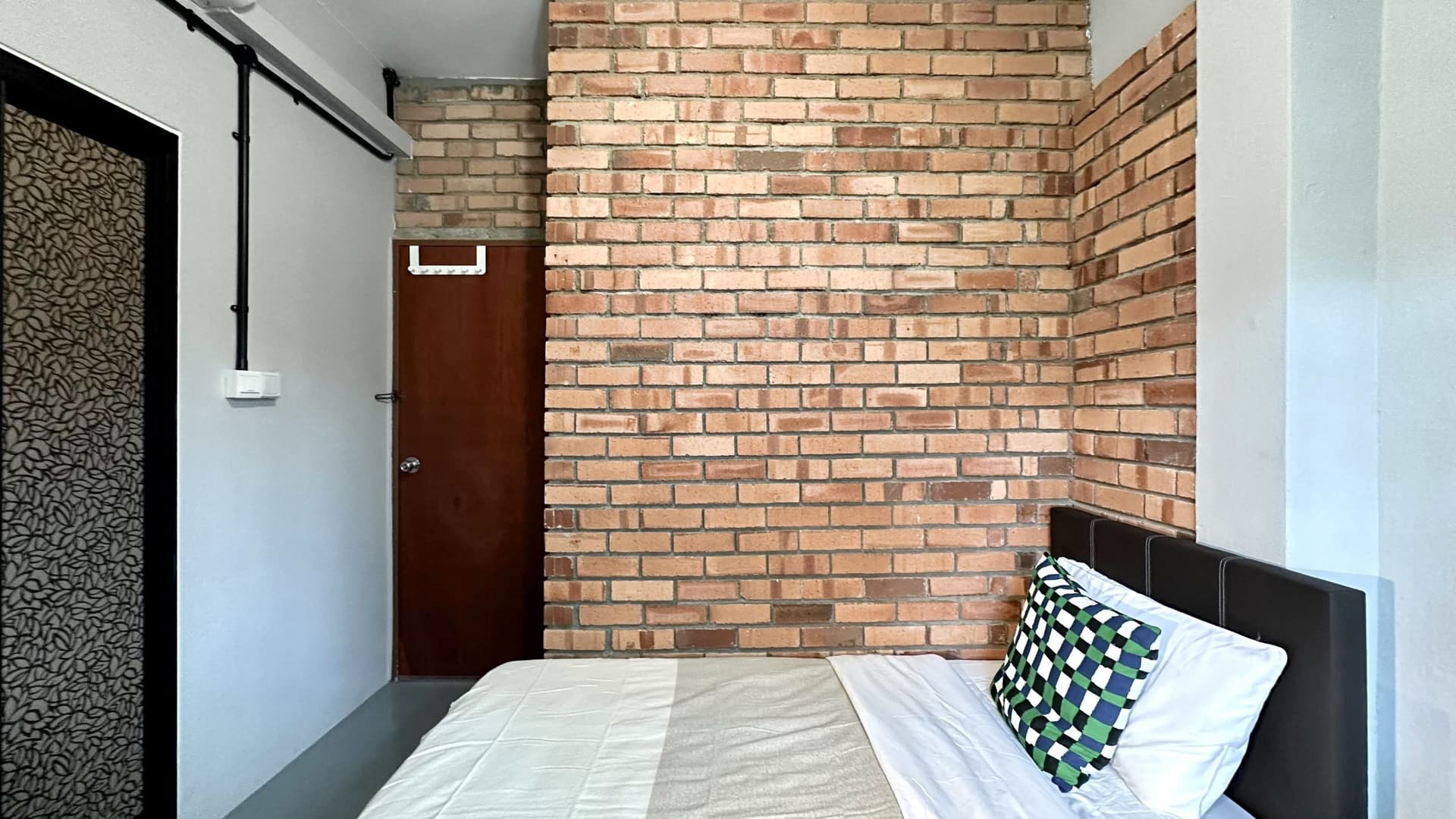 Ensuite at 148B PASIR PANJANG in D05, Singapore - Photo 5