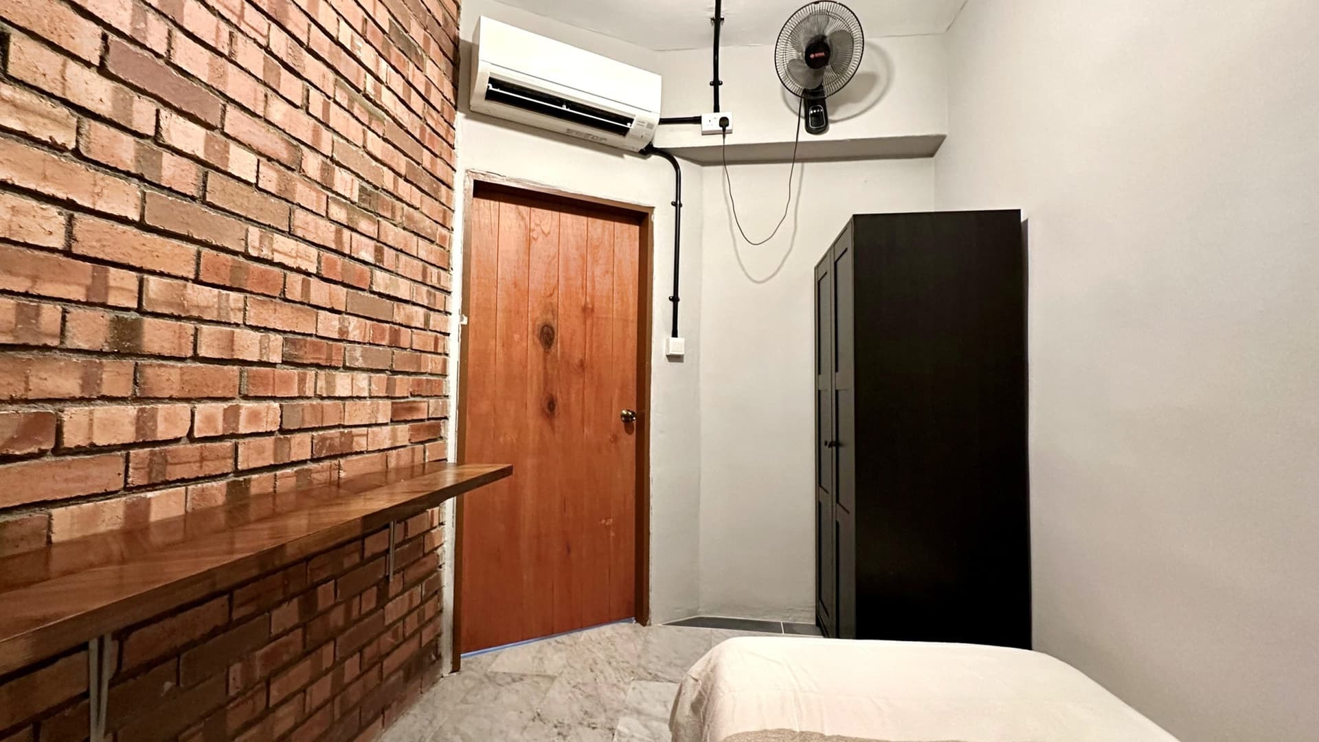 Ensuite at 148B PASIR PANJANG in D05, Singapore - Photo 2