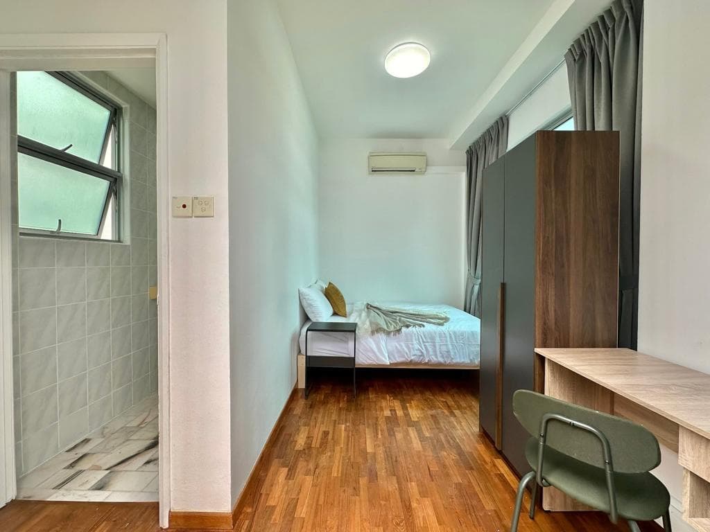 Ensuite at 18 ROBERTS LANE in D08, Singapore - Photo 3