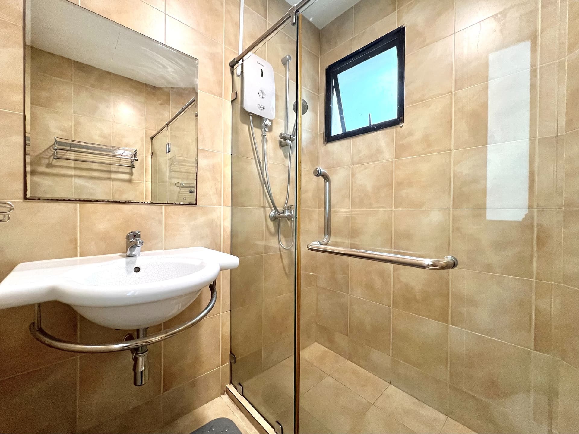 Ensuite at 19 Shelford Road in D11, Singapore - Photo 4