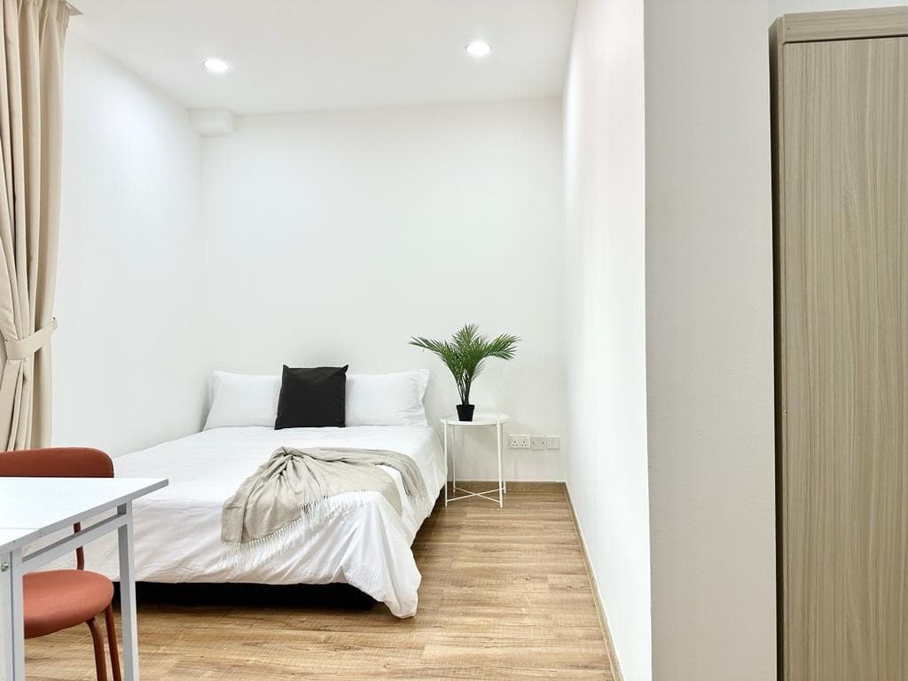 Ensuite at 19 TESSENSOHN in D08, Singapore - Photo 3