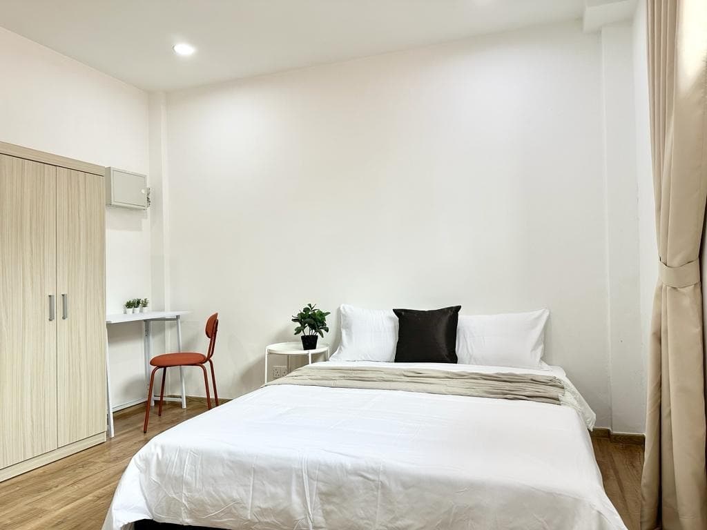 Ensuite at 19 TESSENSOHN in D08, Singapore - Photo 4