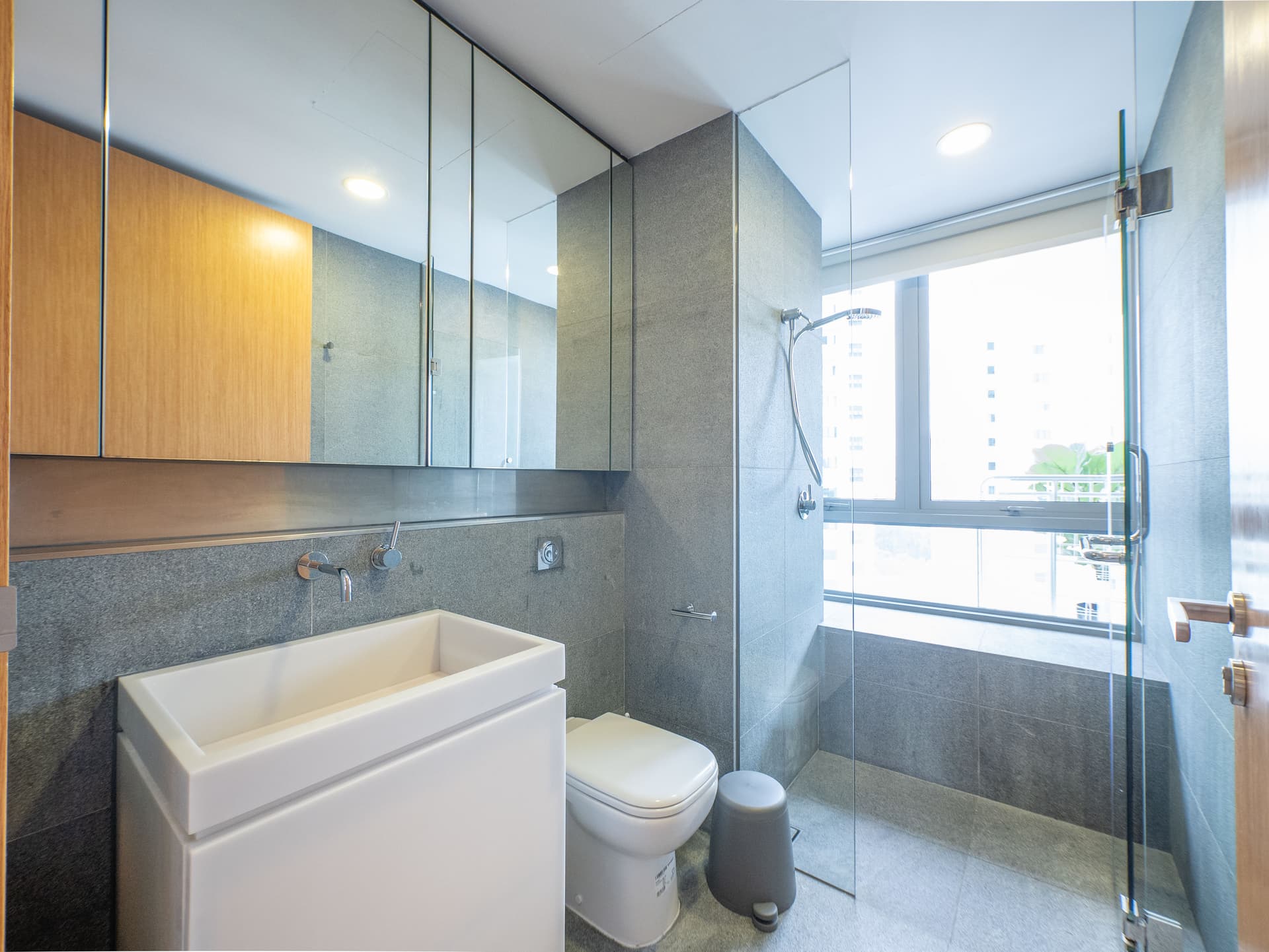 2BR at 2 Gilstead Road in D11, Singapore - Photo 4