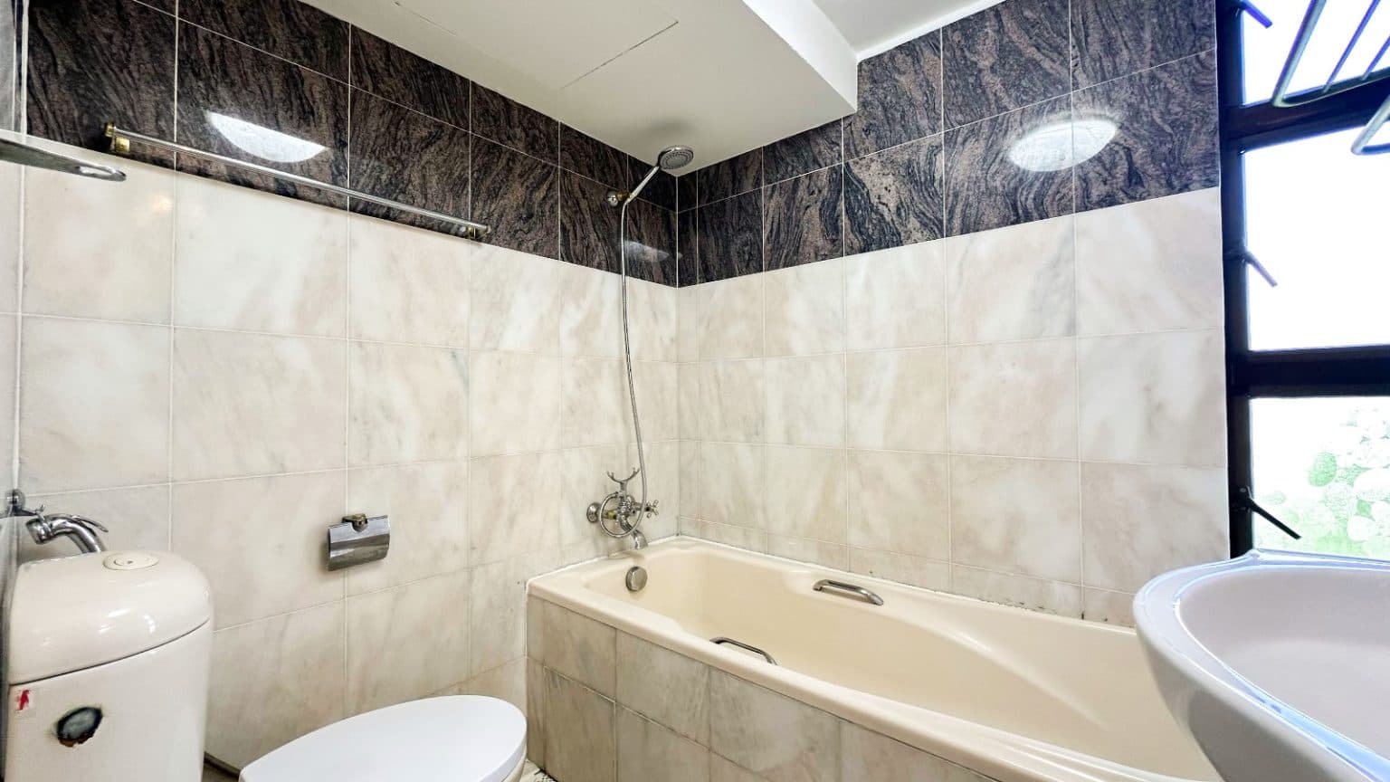 Ensuite at 2 PANDAN VALLEY in D21, Singapore - Photo 5