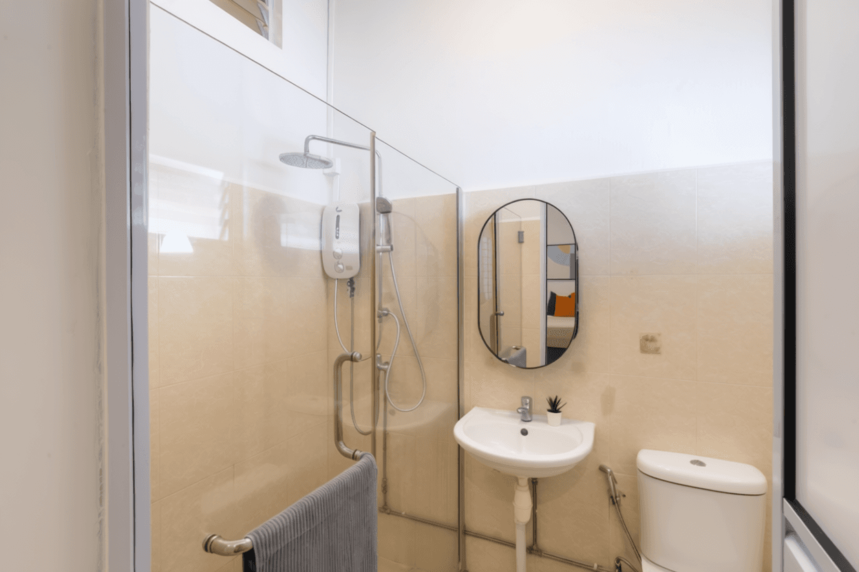 Ensuite at 22a Jalan Selamat in D14, Singapore - Photo 4