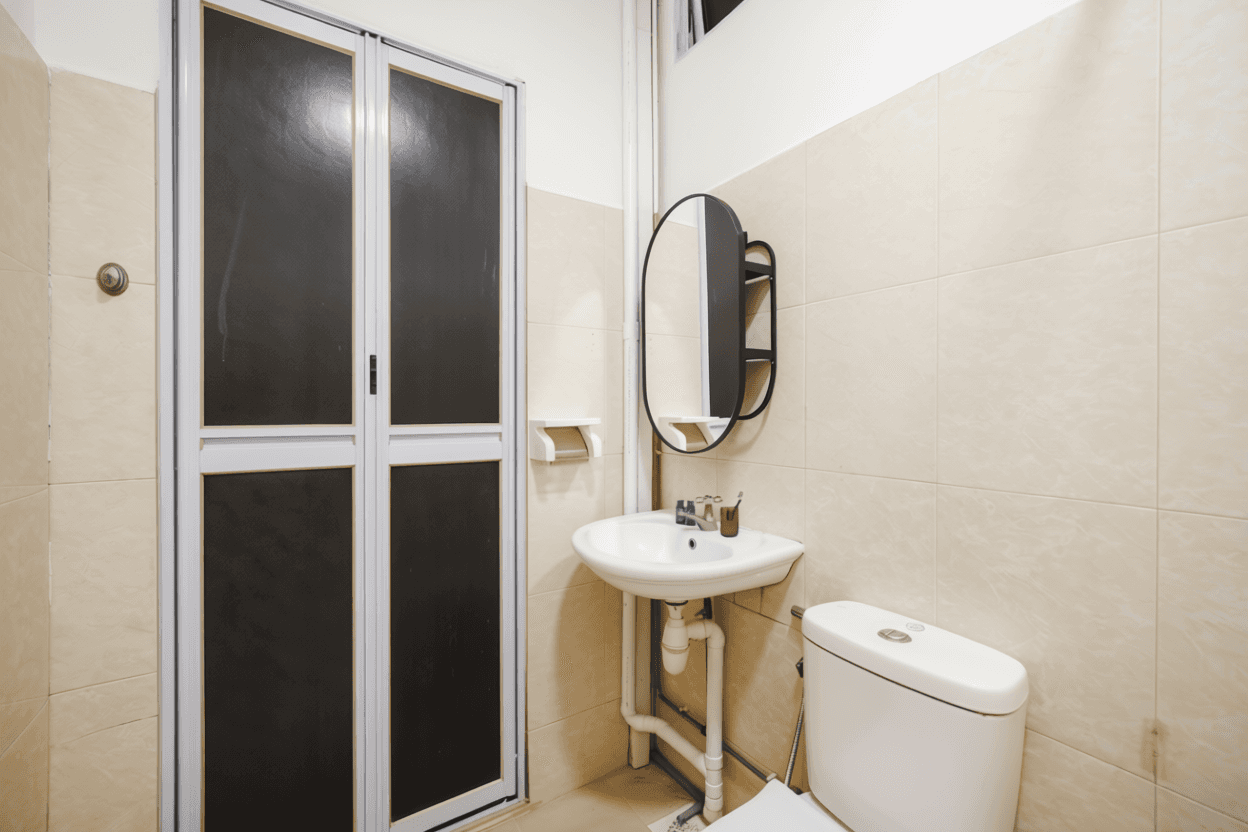 Ensuite at 22a Jalan Selamat in D14, Singapore - Photo 5