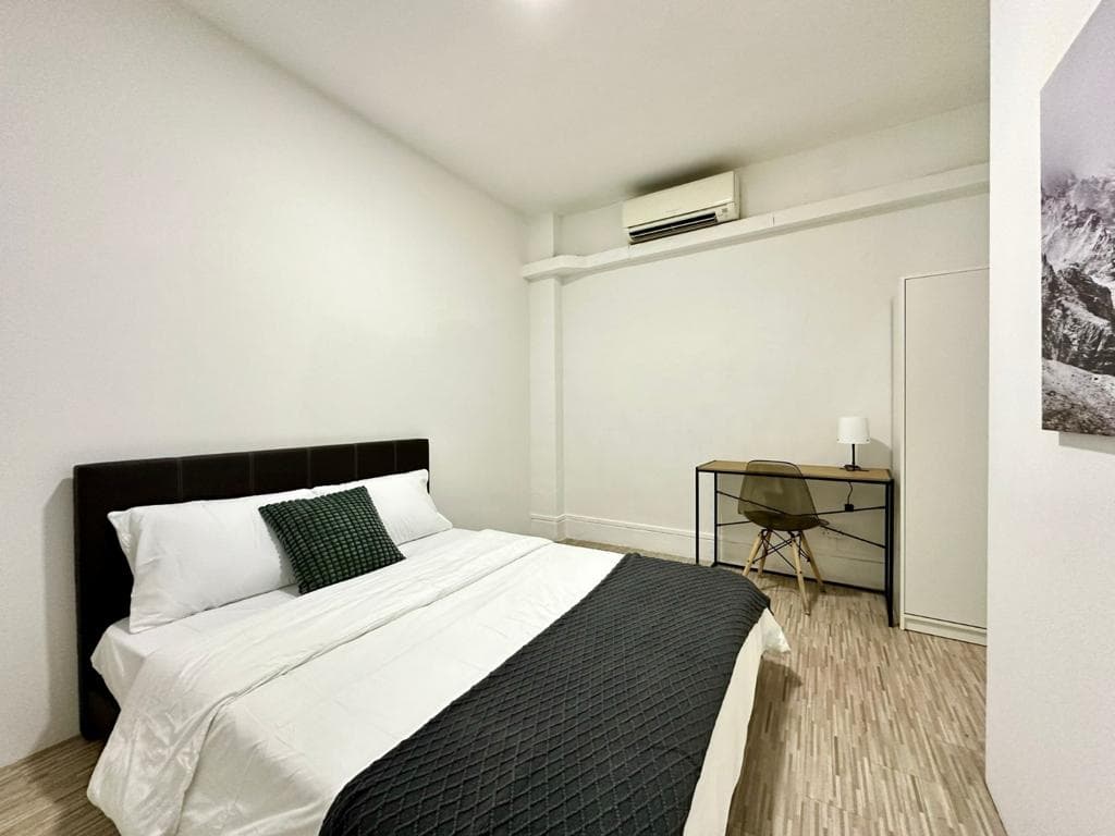 Common at 23B LOR 13 GEYLANG in D14, Singapore - Photo 5