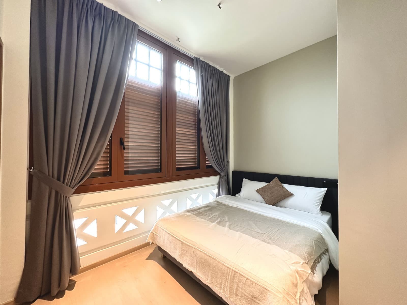 Ensuite at 272 EAST COAST in D15, Singapore - Photo 4