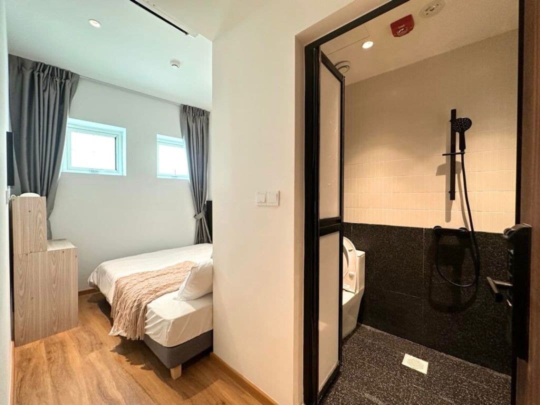 Ensuite at 3 TANK ROAD in D09, Singapore - Photo 2