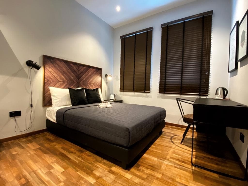 Ensuite at 5 STARLIGHT in D08, Singapore - Photo 2