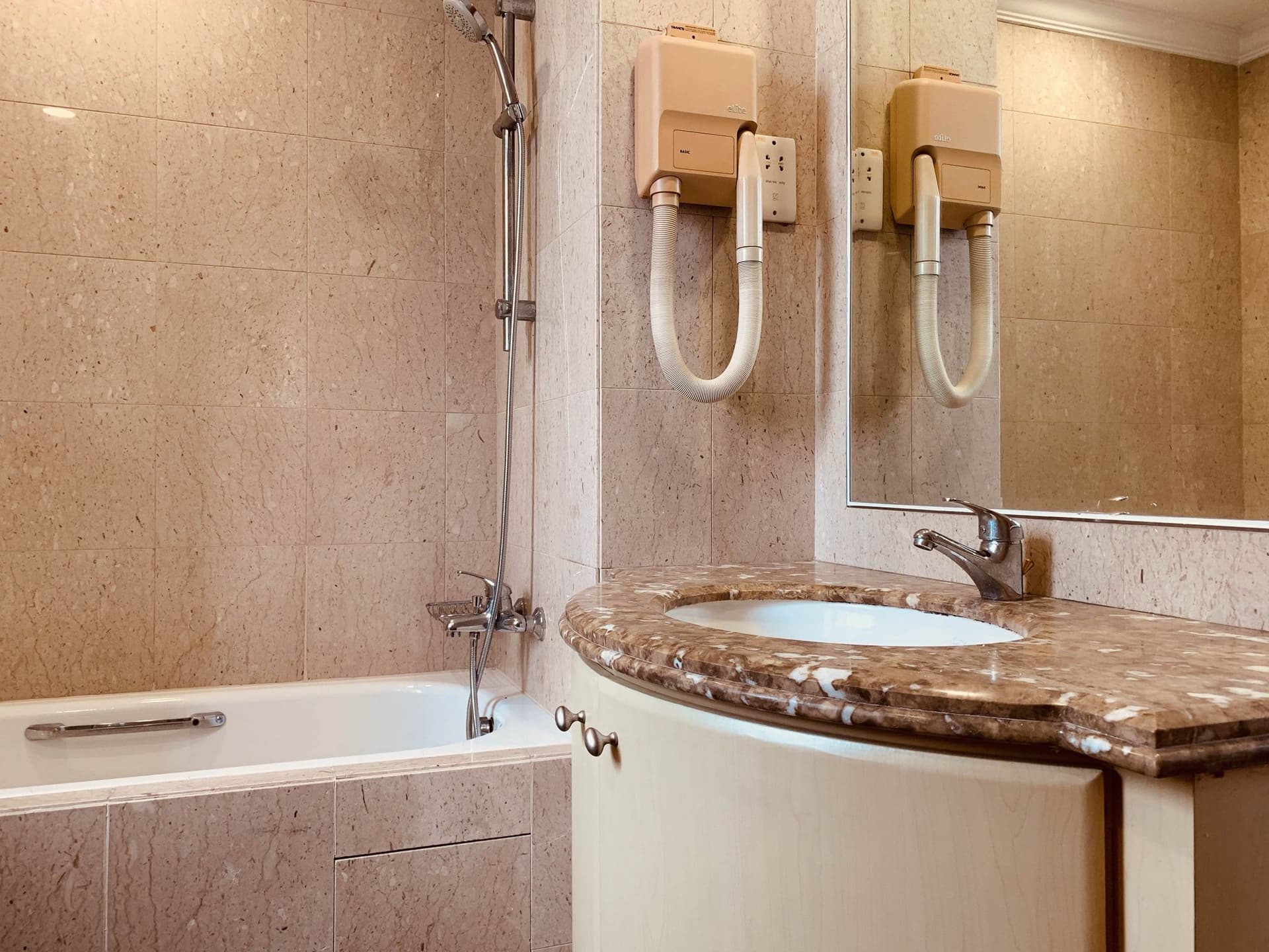 Ensuite at 7 Draycott Drive - Photo 4