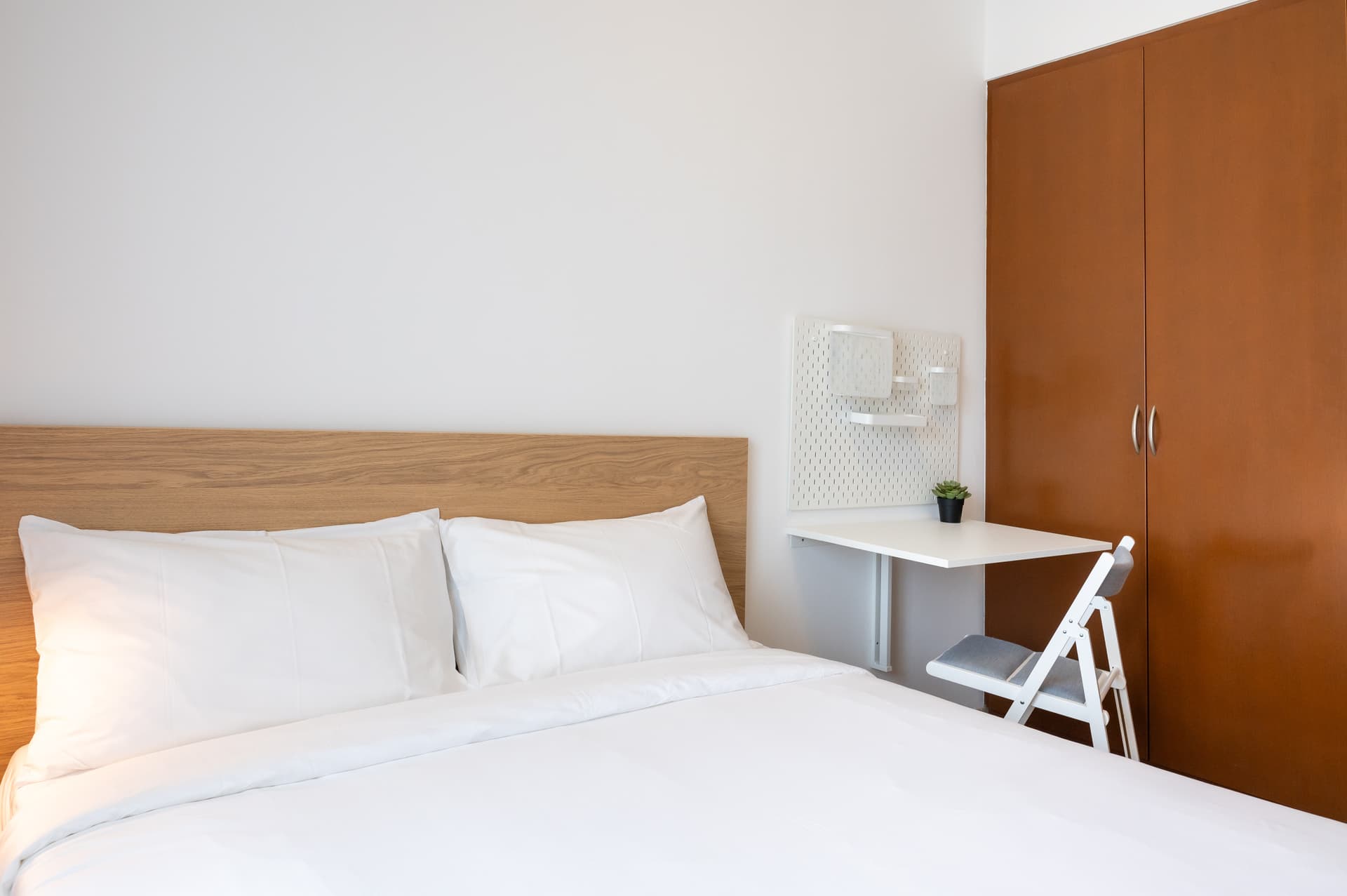 Ensuite Room in 6BR at 7 Holt Road