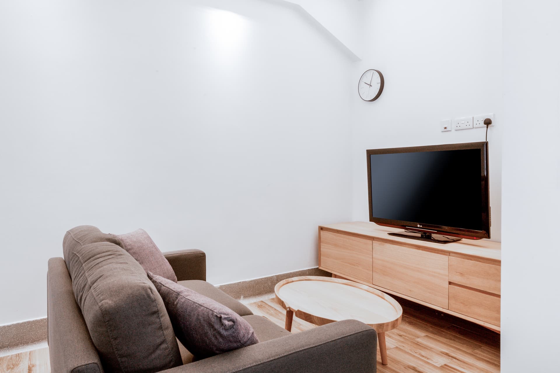 2BR at 76 Guan Chuan Street in D03, Singapore - Photo 4