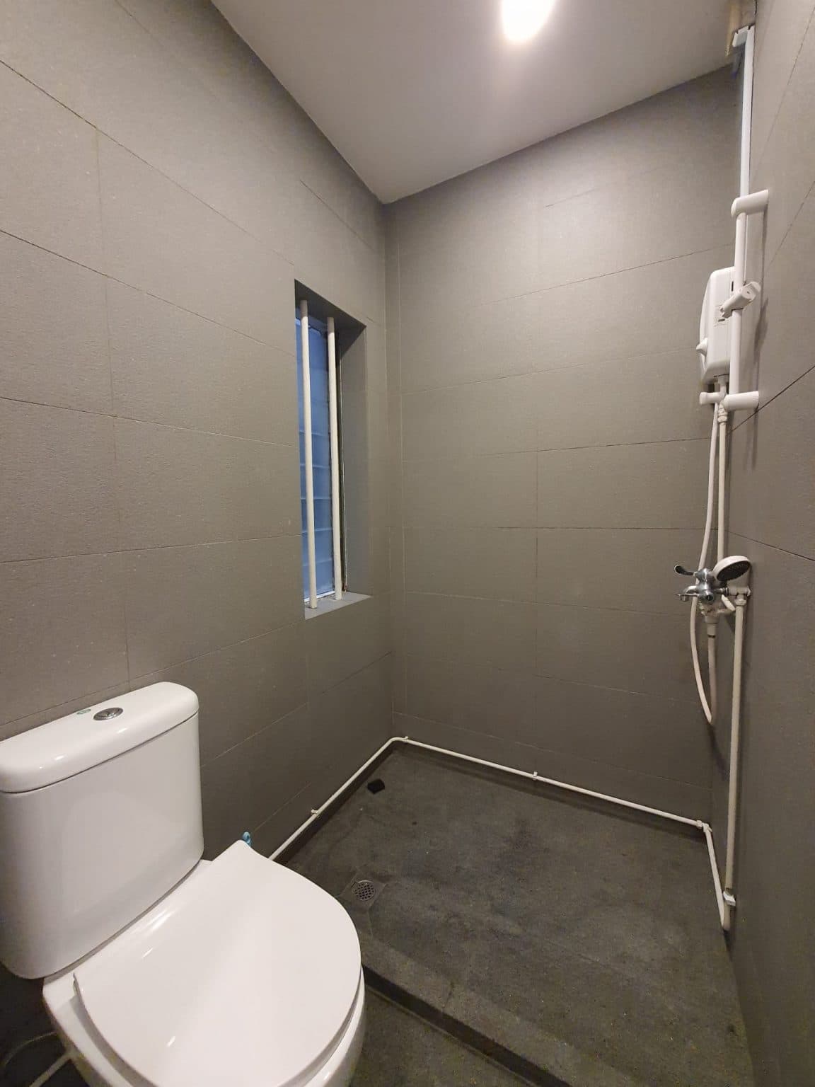 Ensuite at 78 MOH GUAN in D03, Singapore - Photo 3