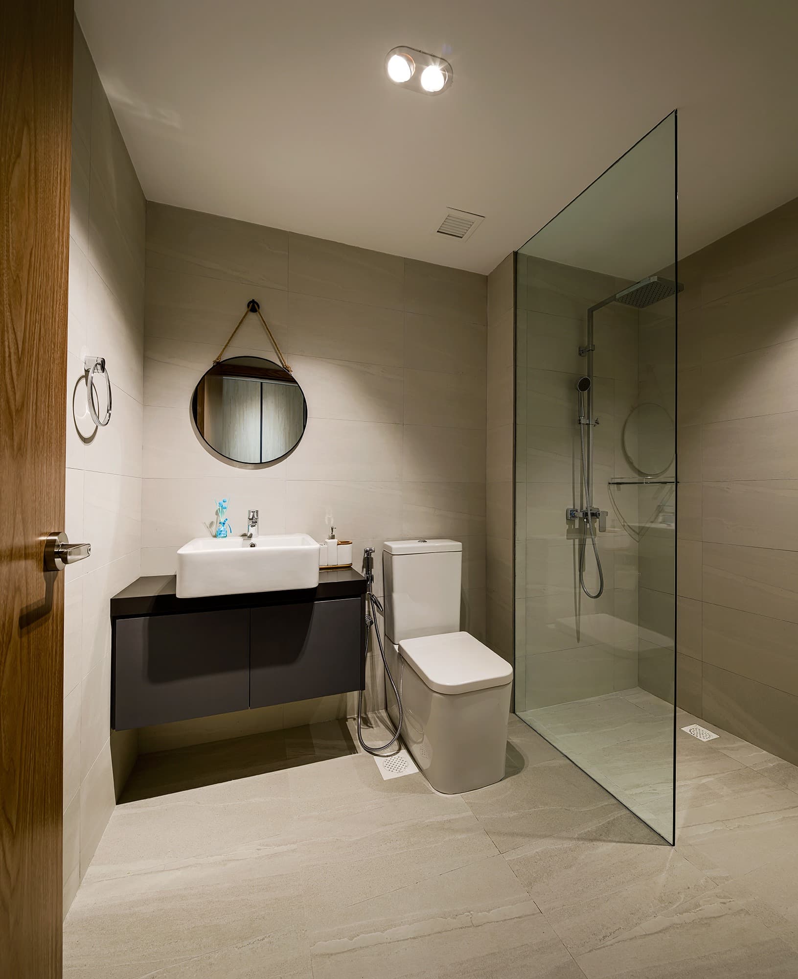 Ensuite at 96 OWEN in D08, Singapore - Photo 4