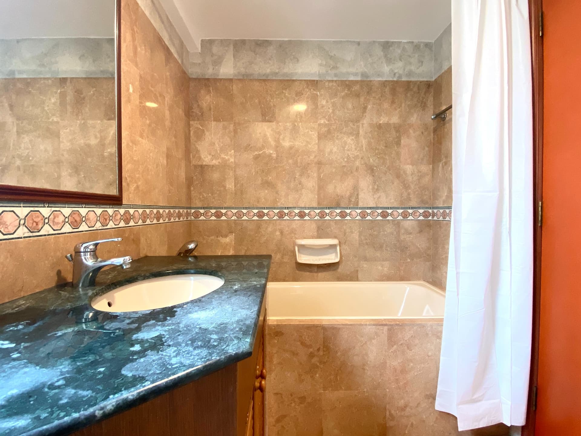 Ensuite at Aquarius by the Park in D16, Singapore - Photo 5