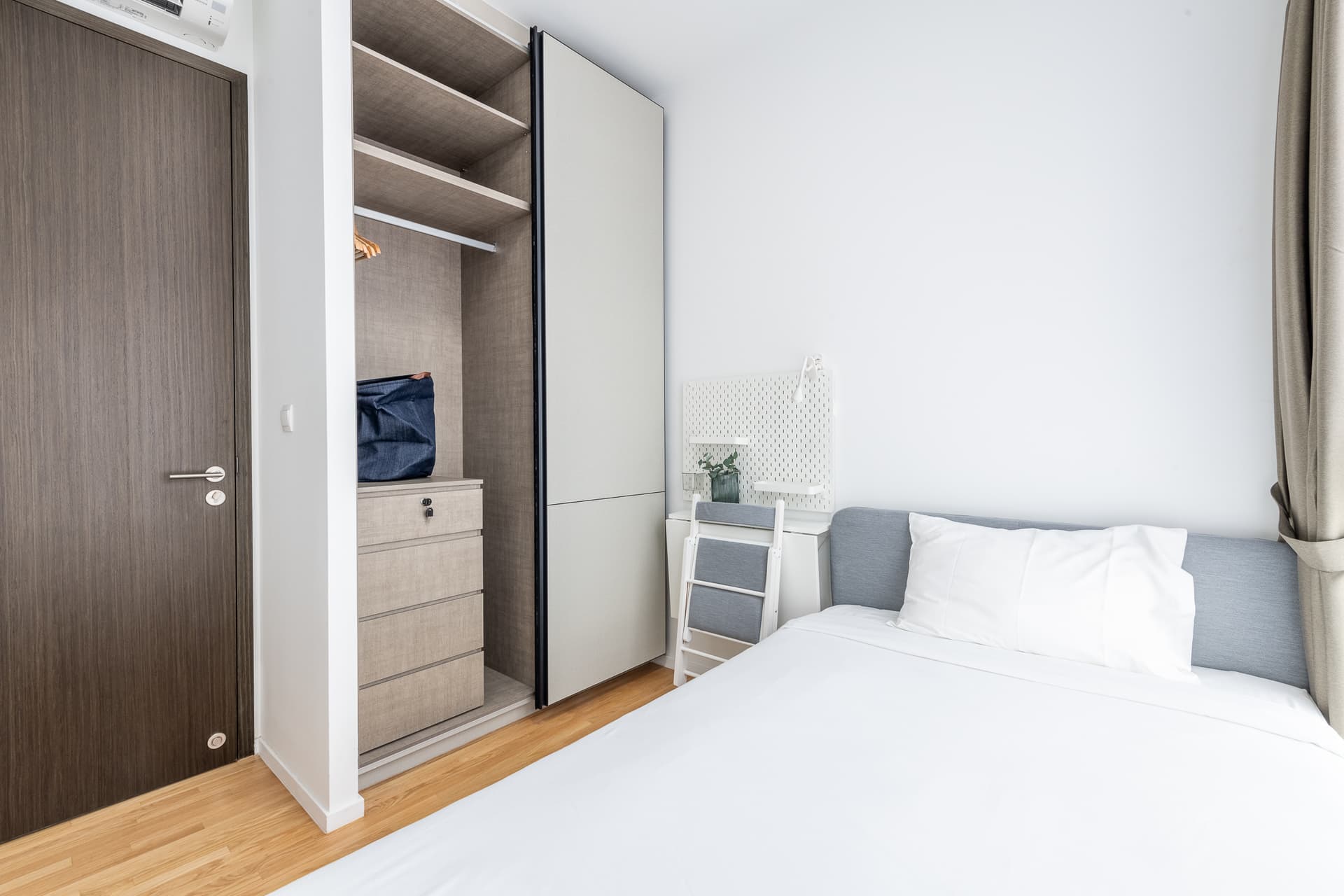 Ensuite at Avenue South Residence in D03, Singapore - Photo 2