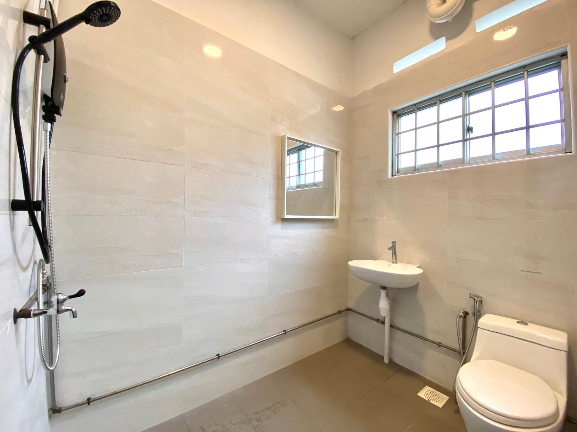 Ensuite at Cavenagh Gardens in D09, Singapore - Photo 5